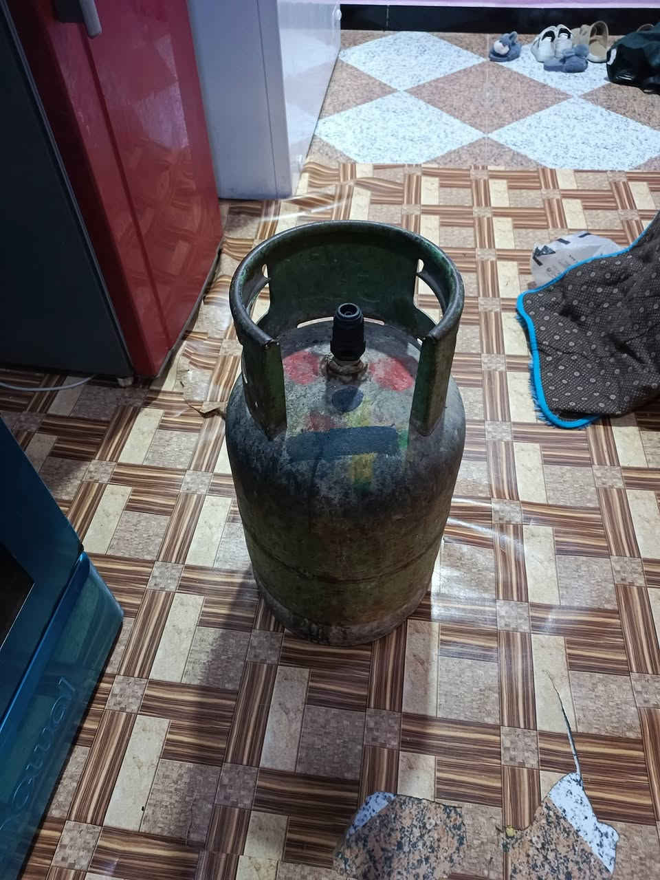 غرض البيع محتاج وريده بيعهن يشاهد ابو الفضل العباس الو مامحتاج مابيعهن كلمن وسعره طبخ جديد يشاهد الله والا مجمده شرط تجميد مكاني بصره حيانيه رقم الهاتف ***********
