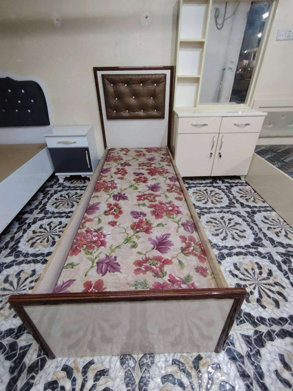 يا الله 
 لبيع وشراء الاثاث 
كناتير بابين 2و3و4
كناتير سليماني 5و6
غرف نوم بنوعاها 
ويوجد تفصال جرابي وكناتير وبوفيات حسب الطلب 
يرهم مراوس وشتراي جميع الاثاث داخل كركوك***********
***********واتساب 
عنون كركوك العروبه مقبيل منفذ نسيم قرب جامع الامام علي
