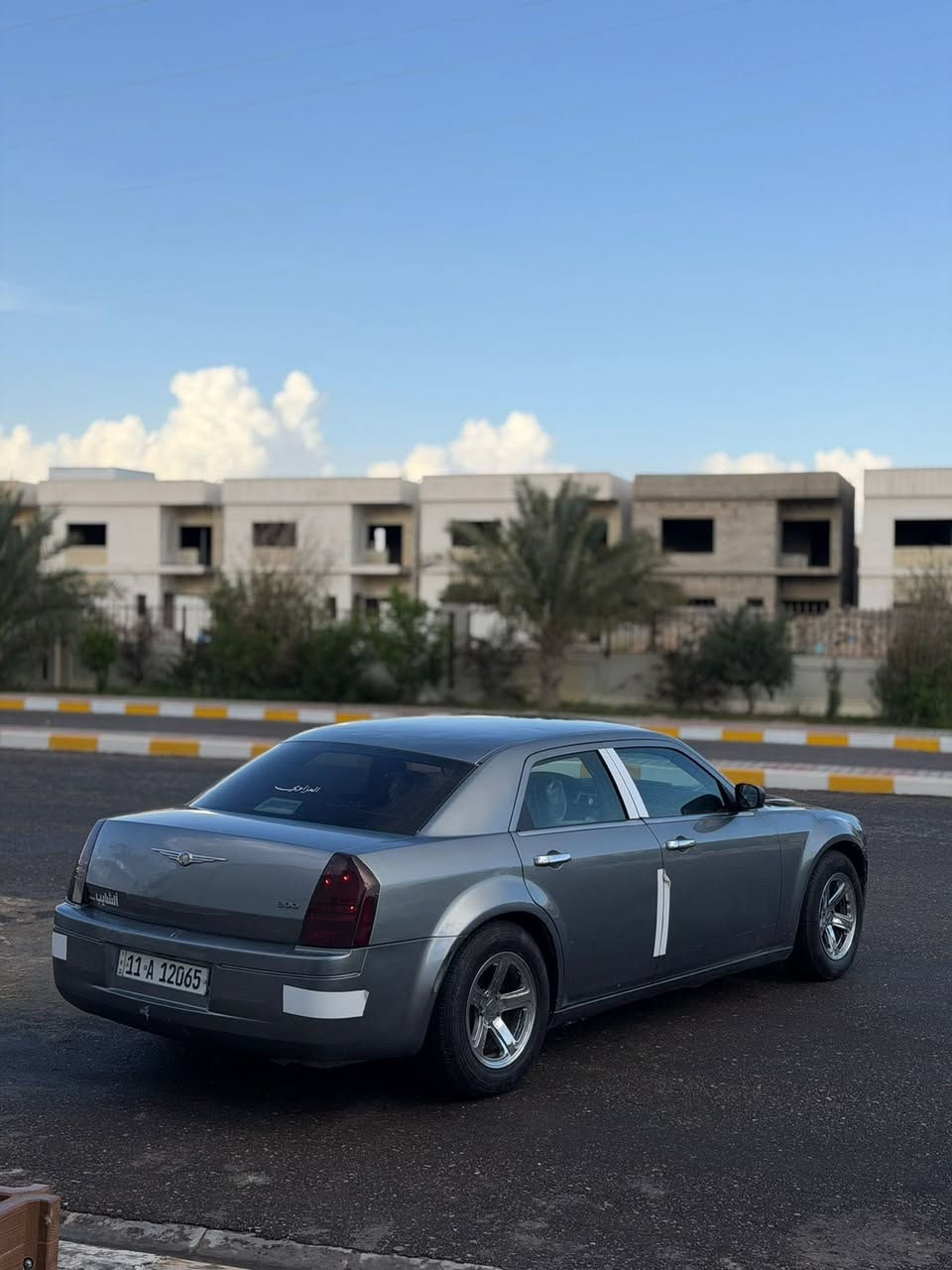 مكلف بالنشر 
كرايسلر اوباما 
محرك ٣٥٠٠ كير ومحرك كفالة /حدادية امامية خلفية دبلات تخم تاير ويالة كلة جديد /سيارة مضروبة كلير جمالية مكفولة من الحادث كفاله عامة /منضومة تبريد جديدة بالكامل وغاز الأصلي شرط ثلاجة /منضومة بنزين جديدة بالكامل وفيت بم جديد /دواخل جلد اسود /منضومة لايت شمسي كامل شرط نهار وبس بلاجكتوورات تمشي عليهن /السيارة جاهزة لآخر حباية أمانة الله وللعلم وره عالصور صابغ الدعامية الاماميه ومبدل شباك شراي واتس آب فقط *********** مكان السيارة صلاح الدين
