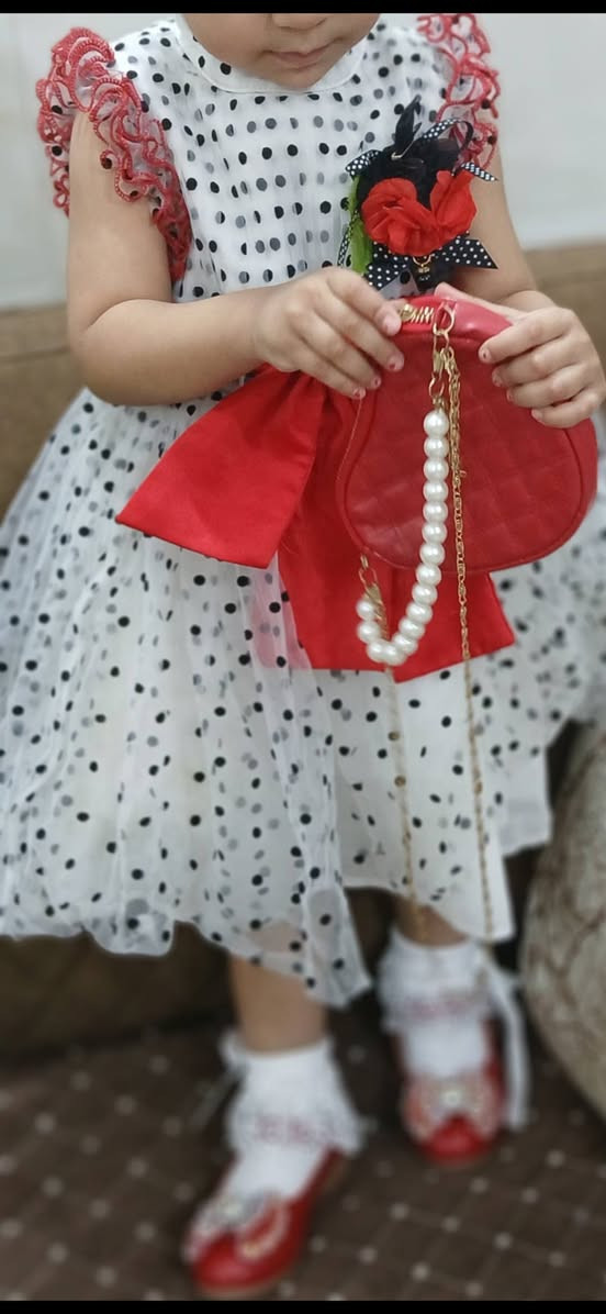 فساتين وثياب بناتي يلبس عمر سنة وسنه ونص وسنتين مع احذيتها نظيفه جدا ملبوسة مرة او مرتين


**إذا كنت صاحب هذا الإعلان وتريد حذفه لأي سبب، رجاءا أرسل رسالة إلى الدعم الفني**