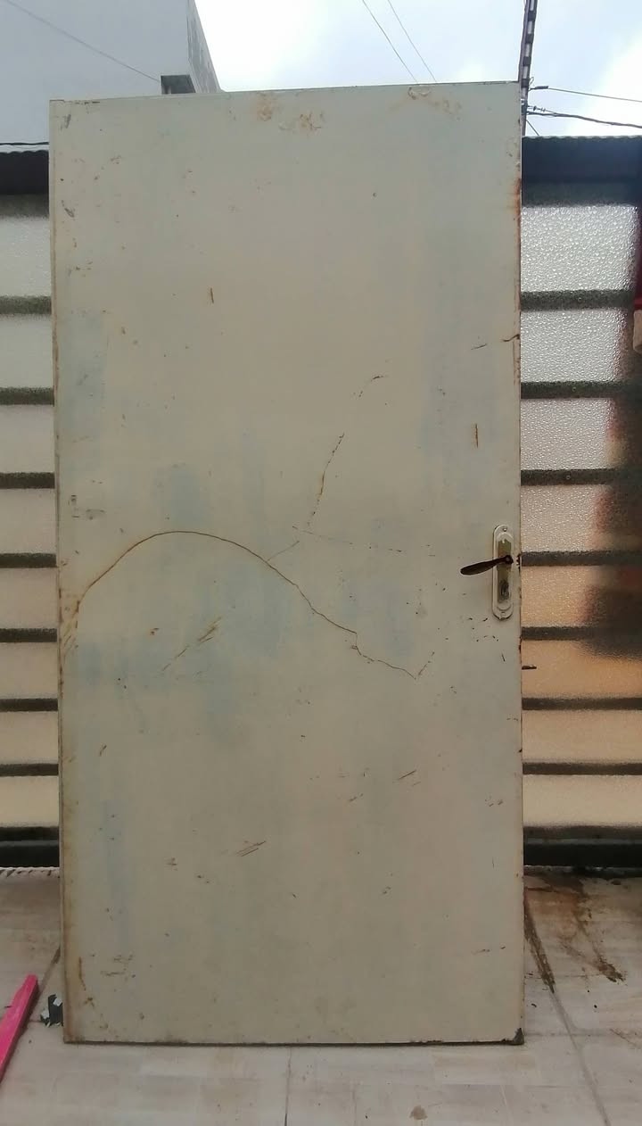 السلام عليكم عندي بوب وشبابيك حديد وبلاستك للاستفسار ***********
