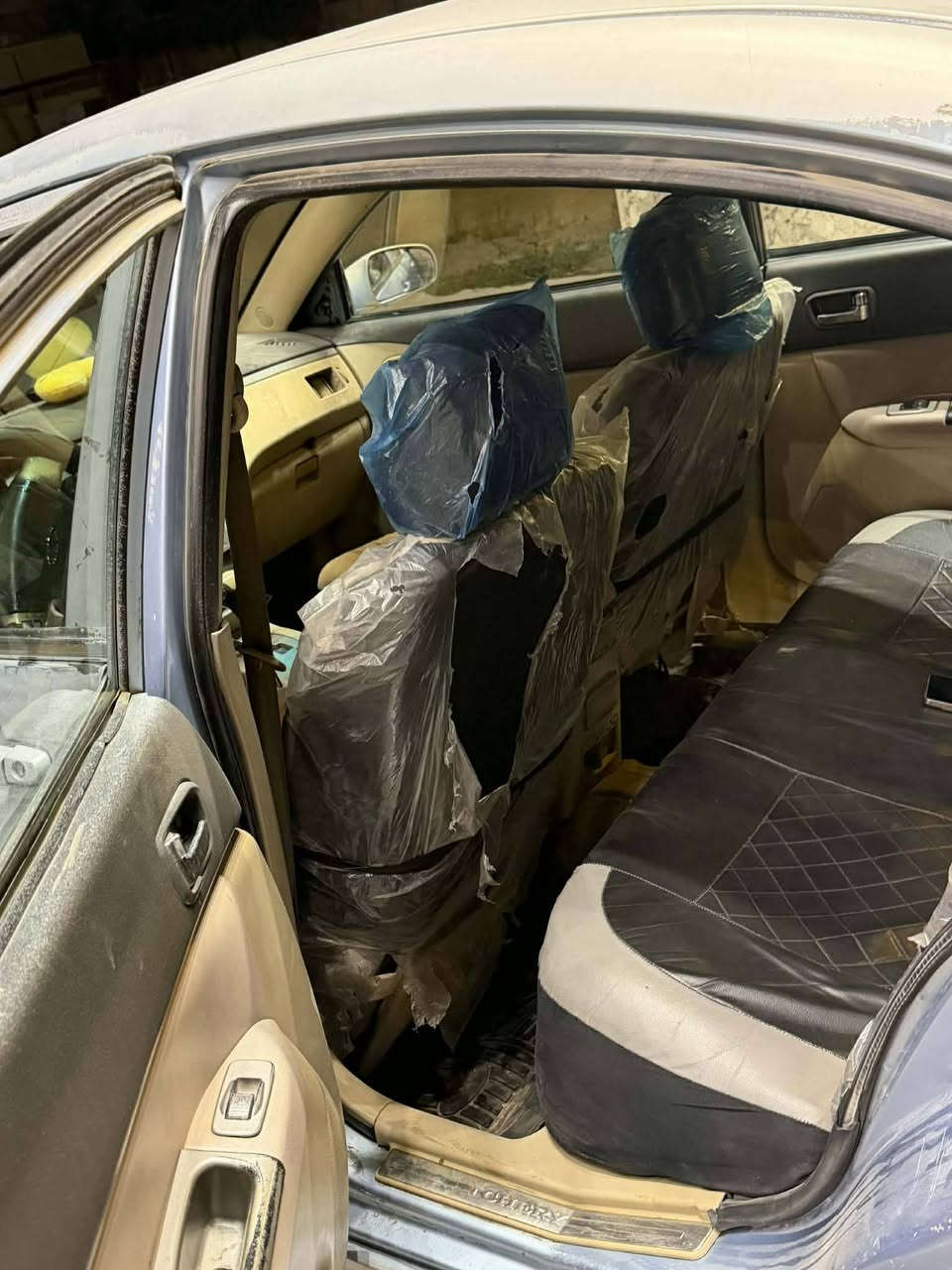 شيري a5موديل 2010 كير ومحرك كامري ابو الكف السياره كيره ومحركه وصدره بشرط كله جديد بتري جديد منضومه بانزين كله جديد مبدل دوشمه جديد رقمه وهزته جديده تحويل ثاني يوم شادله منضومه تبريد كامله سياره مناقصه شي عارضه با٣٤وبيه مجال للشراي 
للتواصل على الرقم التالي:
***********
