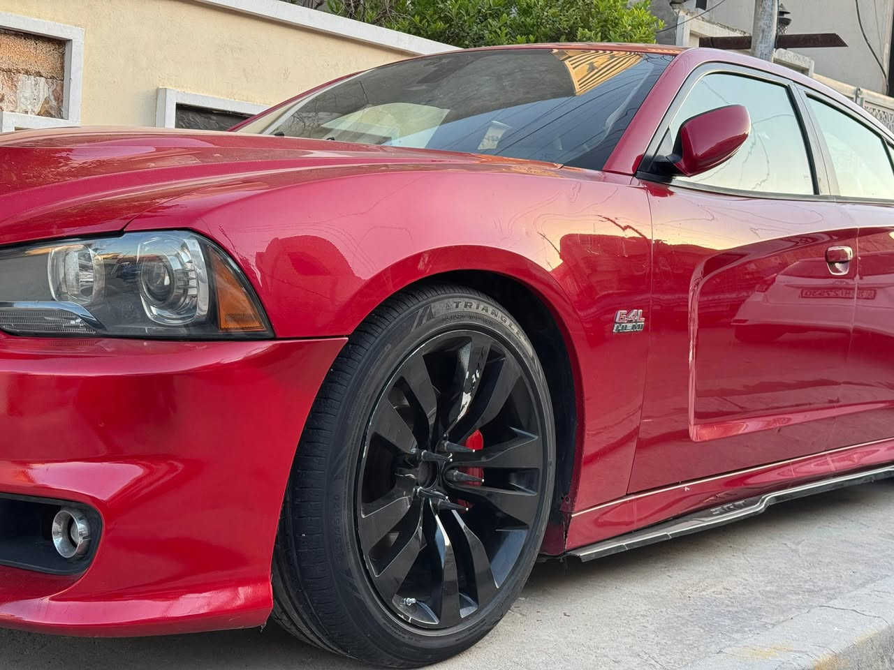 السلام عليكم 
جارجر srt 2013 بيع فقط بدون مراوس ؟بيع فقط
فول مواصفات للرادر بس الرادار مشيول 
بيهة طابوكة ارتي كورات وثلاجة وكام شفت اس ارتي 
فتحة 
نقطة عمياء 
سكليتر كهرباء 
كشنات خزن كشنات تدفئة تبريد 
كلاصات تدفئة تبريد
سقف روز رايز
كزوز بوابات ام ريموت 
داون بايب 
فيت بم ول برو
عليهة شوتة رياضية 
لايت اوركال متغير ومنضومة زنون اصلية 
برمجة مصطفى ايكل
حادث جاملغ وبنيد وشادهن اصليات وبيهة بارد قليل
للاستفسار واتساب ‭+964 771 718 9174‬
لسعر 140


**إذا كنت صاحب هذا الإعلان وتريد حذفه لأي سبب، رجاءا أرسل رسالة إلى الدعم الفني**