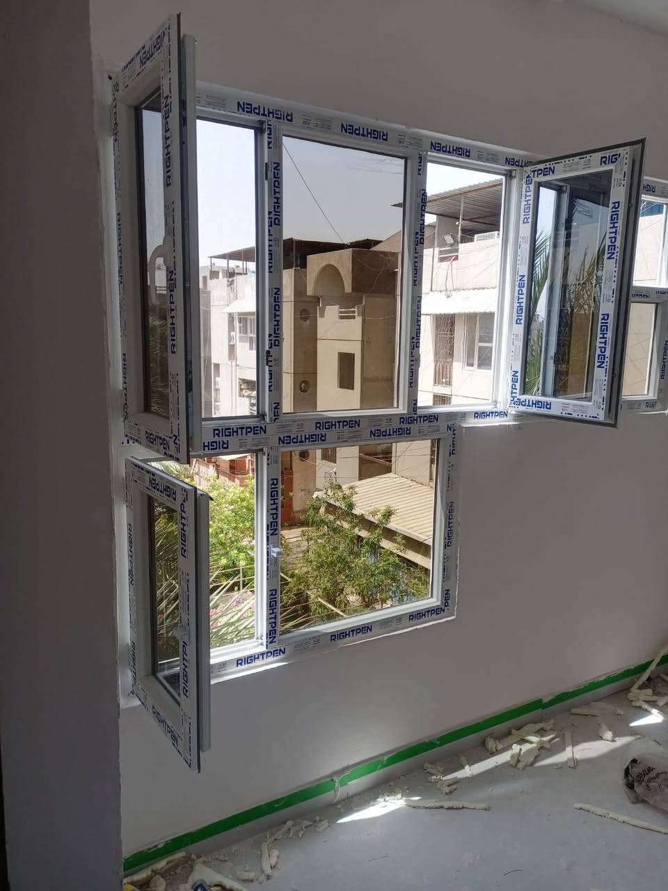 5/21. تثبيت قاطع بالكون امامي مع هوائي حمام قلاب ساحة 1801. مقطع ابيض تركي التصميم حسب الطلب. زجاج اسود عاكس 4 ملم .. واتساب. ***********
