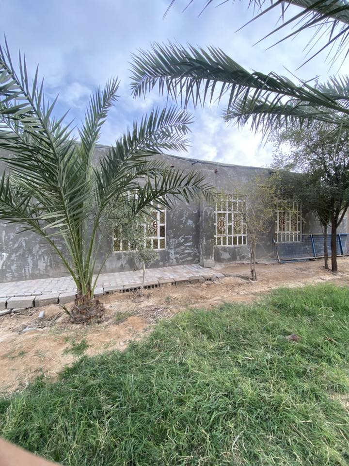 قطعة ارض للبيع المساحه دونم ونص على طريق كربلاء نجف تحتوي على اربع بيوت مرتبه وجاهزه وحديقه مساحتها نص دونم تحتوي على بئر ماء وأشجار مثمره تحتوي ايضاً على يبئر ماء من ضمن القطعه جاهزه من كافة النواحي للبيع للتفاصيل اكثر الاتصال على الرقم التالي ‭٠٧٨٧ ٠٨٨ ٤٥٤٥‬
