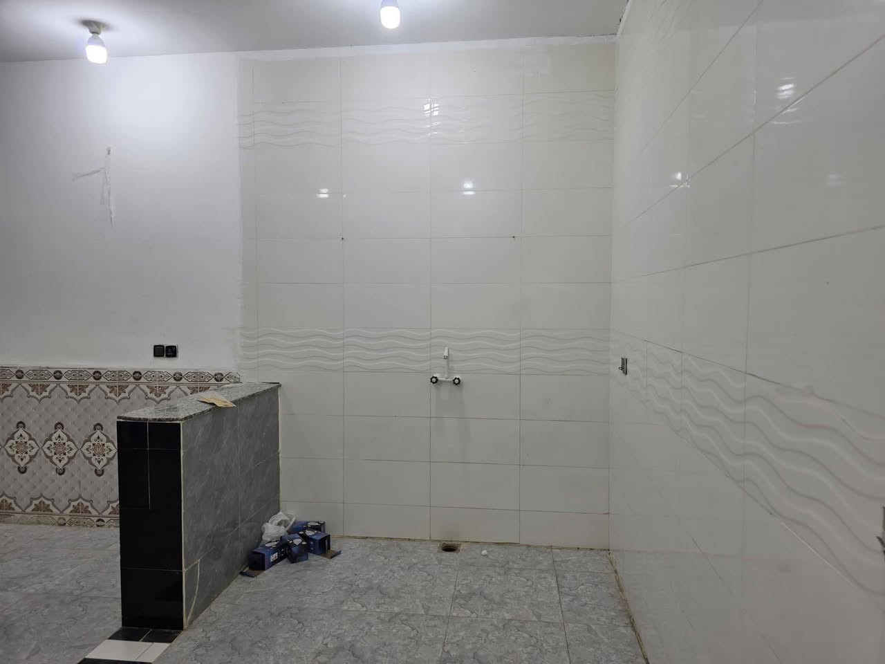 دار سكن للبيع ١٠٠م طابو زراعي كوت حي الحكيم نزلت أفران الهادي قريب على الكورنيش بناء حديث طابوق مرقم من قبل البلدية للإستفسار الاتصال على *********** أو مراجعة مكتب دلالية الروان @
