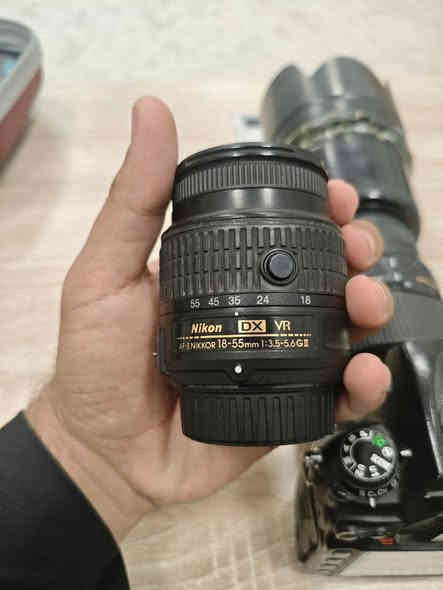 كامره نيكون D7000
ملحقاته 
بدي 
زوم 70.300
عدسة VR 18.55 الاصلية 
هود 
درع حماية 
بطاريات عدد 2
شاحنه 
جنطة 
ملاحظة / فلاش كامره بيه خلل مايشتغل 
مكاني بابل 
التوصيل مجاني 
للإستفسار والاتصال 
***********
