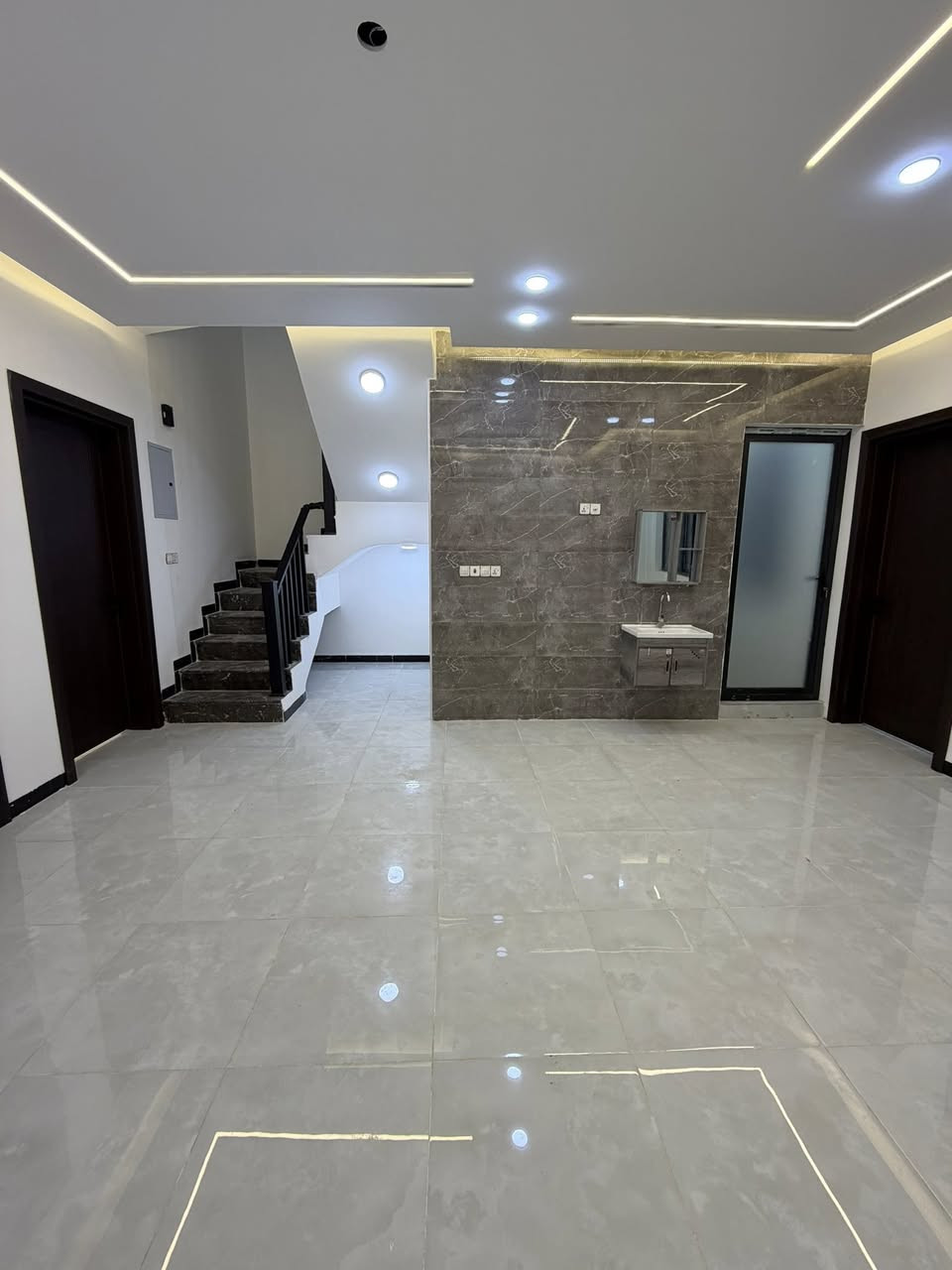 #دار_للبيع_طابو_زراعي 👇👇‎👇#استلام_مباشر
#الموقع // #حله_نادر_الثانيه_حي_الزيتون_الجديد

 #طابقين_بناء_حديث_درجه_اولى

#متوفر_كافه_الخدمات✅ ماء مجاري كهرباء تبليط عرض الشارع 10م اناره ليلية تحويل مباشر

#المساحه // 150 م

#السعر // خاص

#التفاصيل ( استقبال + مطبخ  + هول 

+ غرف نوم عدد 4 + مجمع صحيات عدد 3

+ منور عدد 2  )

——————————

للاستفسار اكثر مراسلة الصفحة او الاتصال 

 #علاء_الغرباوي  📞 ***********

او مراجعه المكتب 🏠#مكتب_روعة_اللقاء_للعقار 🏠

               🏗️ #مــوقع_المكتب🏗️

{ بابل/ حله نادر الاولى شارع الخدمي قرب سكله صدام }
