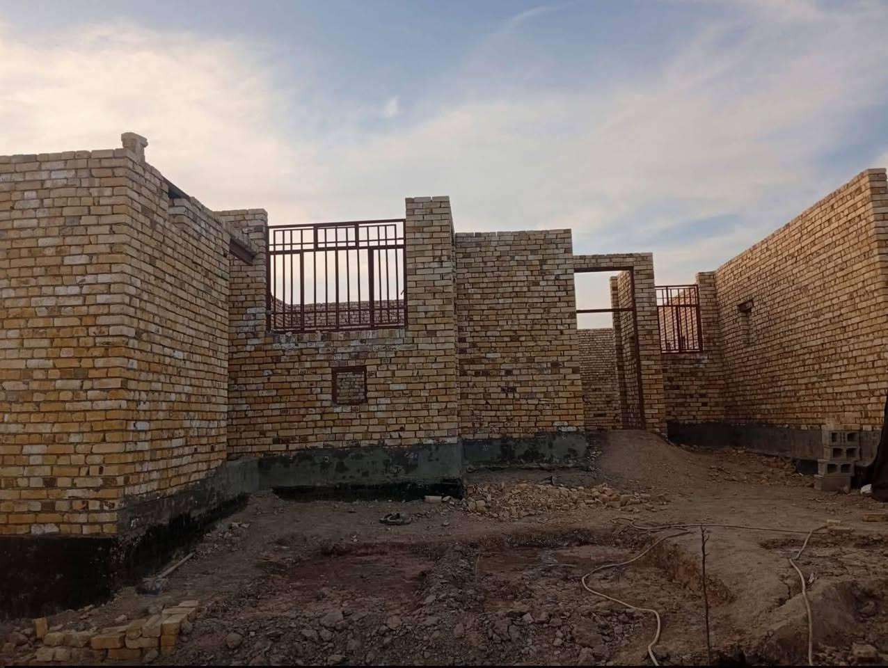 هيكل للبيع مساحه القطعه 250ومساحه البناء 170تقريبا زراعي العنوان الهاشميه خلف كوفي حبه القهوه 
الاتصال على رقم ***********
