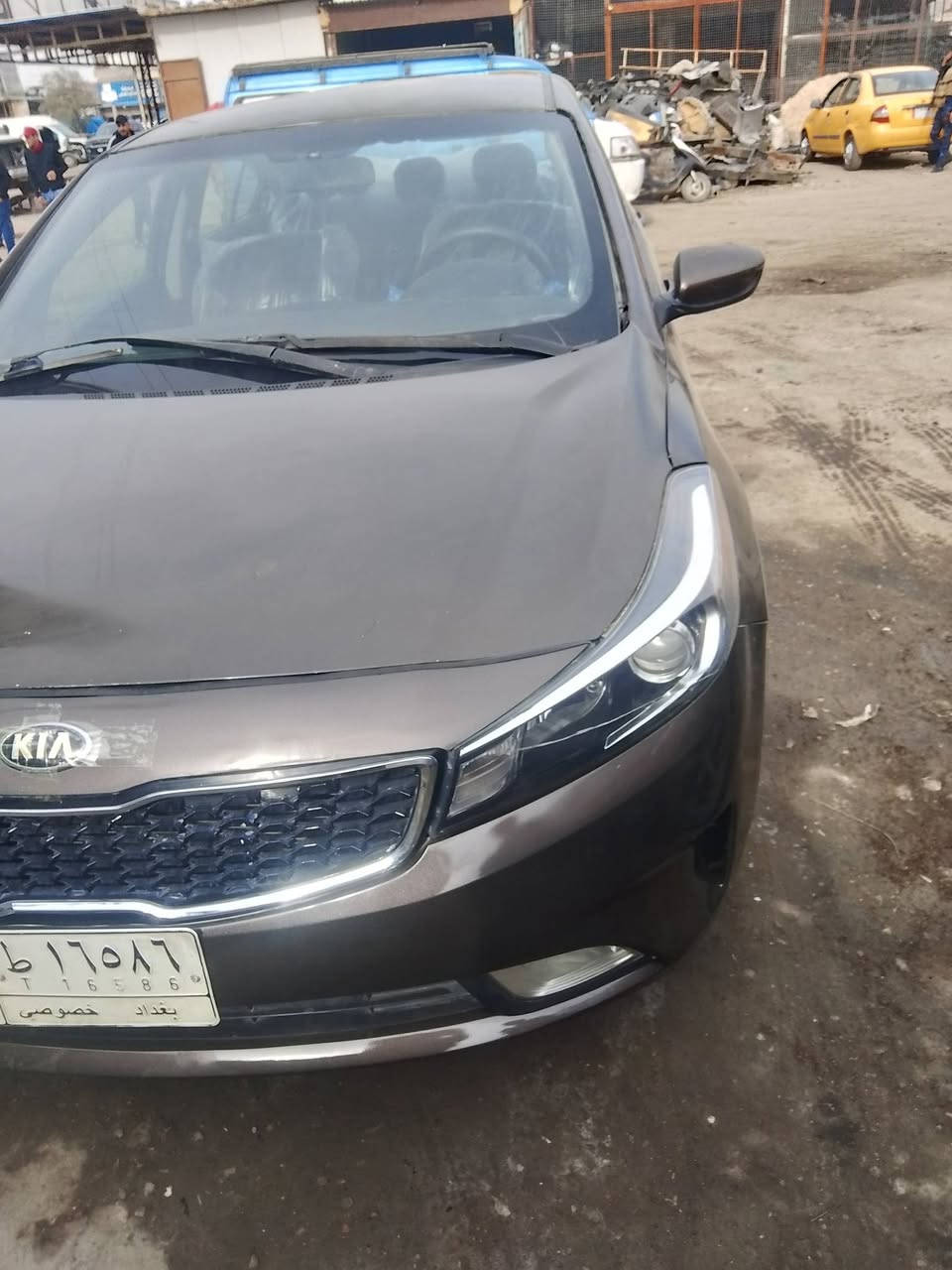 السلام عليكم فورتي امريكيه موديل ٢٠١٧
مكينه دوش ٢٠٠ كير مكينه خير من الله 
حادثهه من امريكيه جاملغ امامي وباب وتكمه
بدون كص بس تعديل وصبغ بل قماره نصهه 
السياره جاهزه بيهه نقص شغلات قليله ابيع 
هل موجود شرعيات واصوليات كامله 
السعر ٨٣ورقه وبيهه مجال بصيط حك جيتك
مكان السياره بغداد الشعب شارع صحه قرب 
مثلجات تفاحه .....
***********
