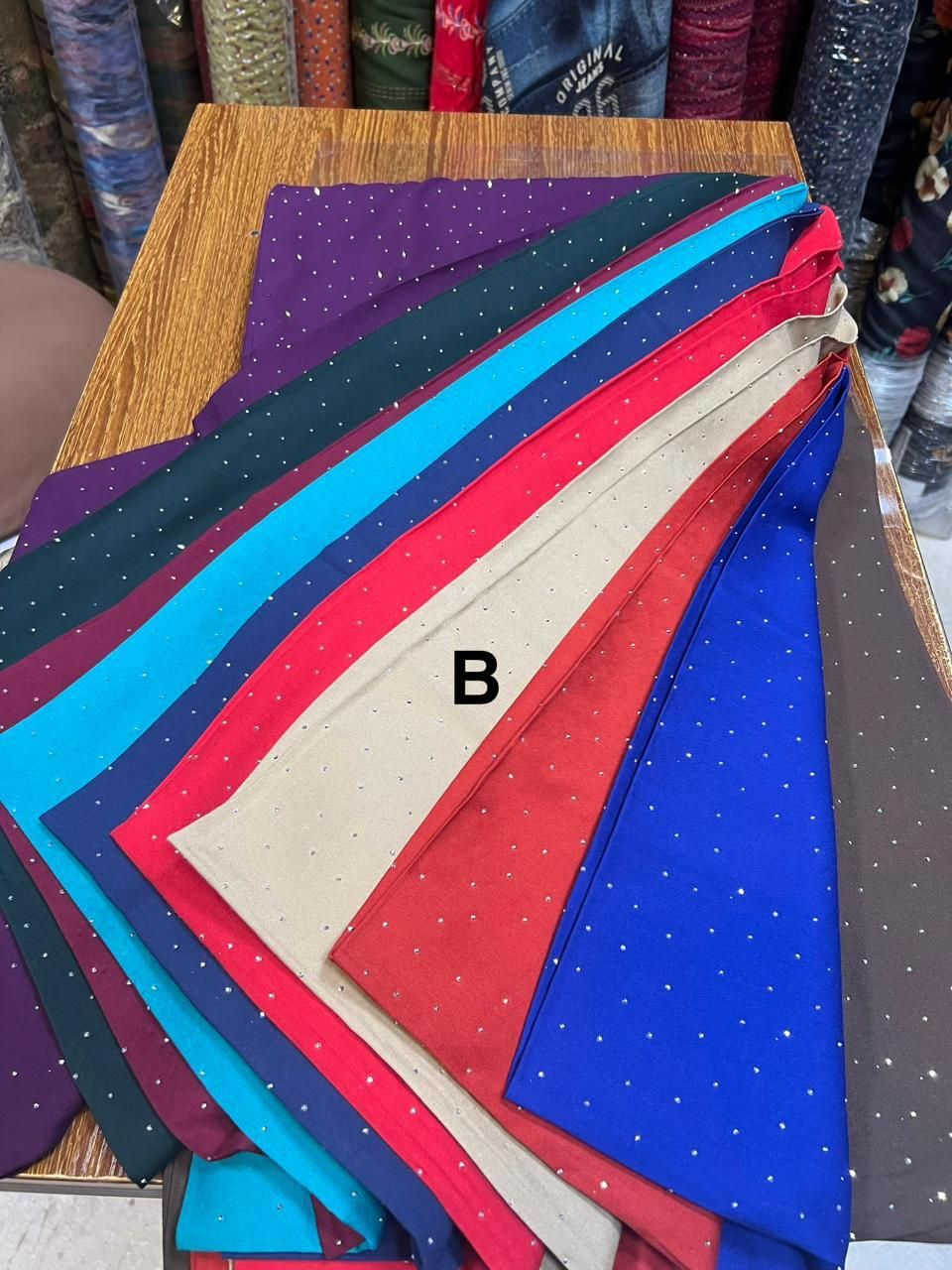 كابوي الوان ستراس + اسود
أقمشة ركن الأناقة
بغداد الشورجة. سوق الشكرجي
***********
