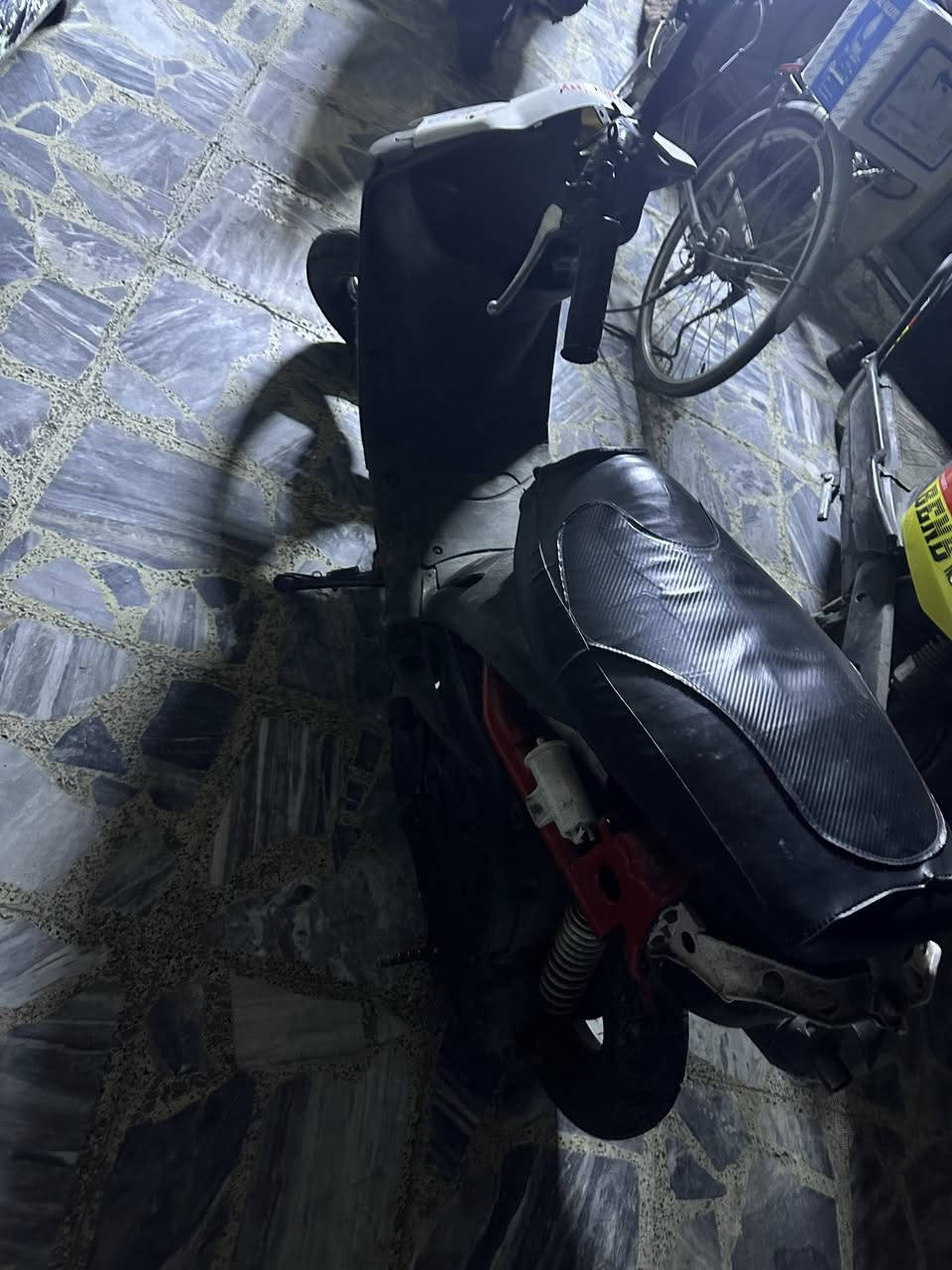 سلامً عليكمً ماكس مال لعب دراجةً حلوةً نضيفةً شلعةً
معدل فول دراجةً كاعدةً السعرً 350وبيهةً مجال  العنوان بغداد بياع حي العاملة اتصال ربي واتساب ***********
