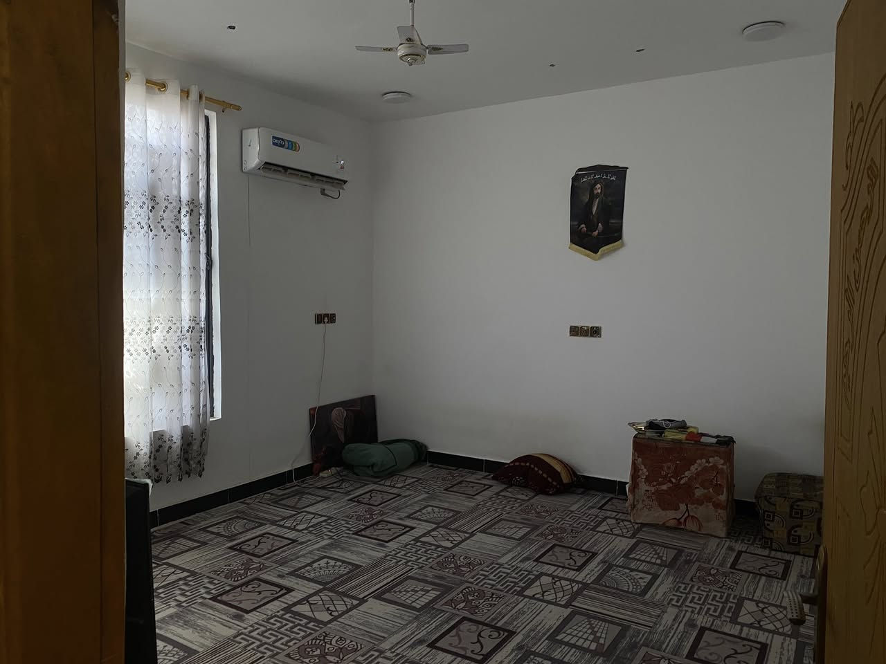 سلام عليكم بيت للبيع مساحه 100م طابق ونص طابو زراعي  العنوان ابو الخصيب شارع حسينيه داود العاشور  السعر 65 قابل للتفاوض رقم الموبايل ***********
