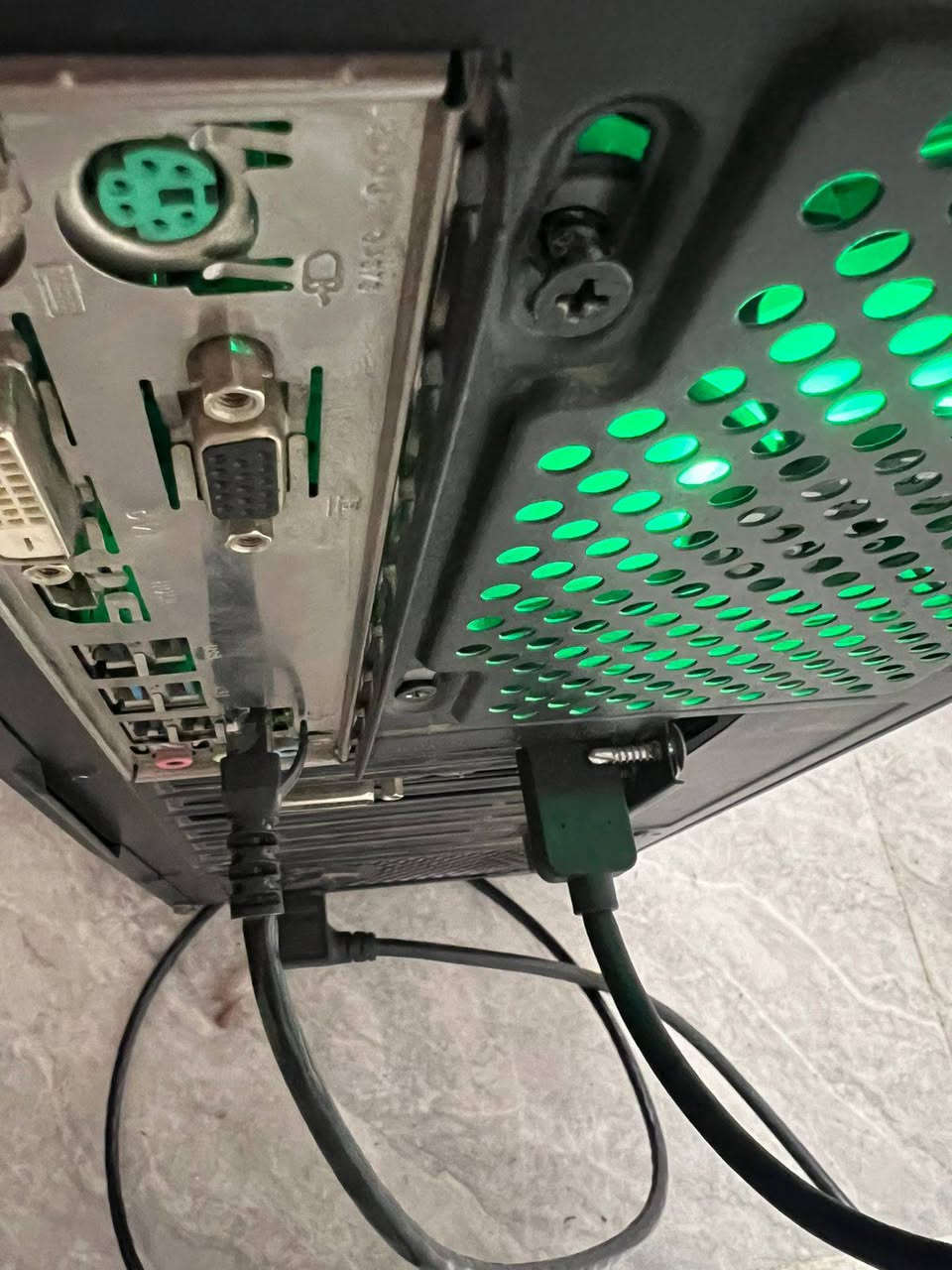 سلام عليكم تجميعة للبيع المواصفات 

I5 9400f
Rx 580 8gb xfx 
Ram 16gb 
Hdd 1t ssd 512 ssd 128
بورسبلاي 400w

سعر 390 وبيها مجال للشراي 

رقمي ***********
