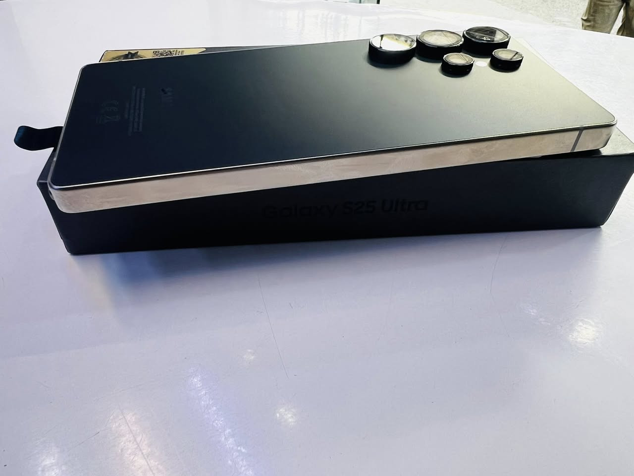 السلام عليكم 
سامسونك s25 الترا وكاله عين الفهد كرت ضمان الشاشه
استخدام جداا قليل كيبل غير مستخدم 
الذاكره 256/12 
السعر 1150 
العنوان الدوره ابودشير 
الاتصال:***********

