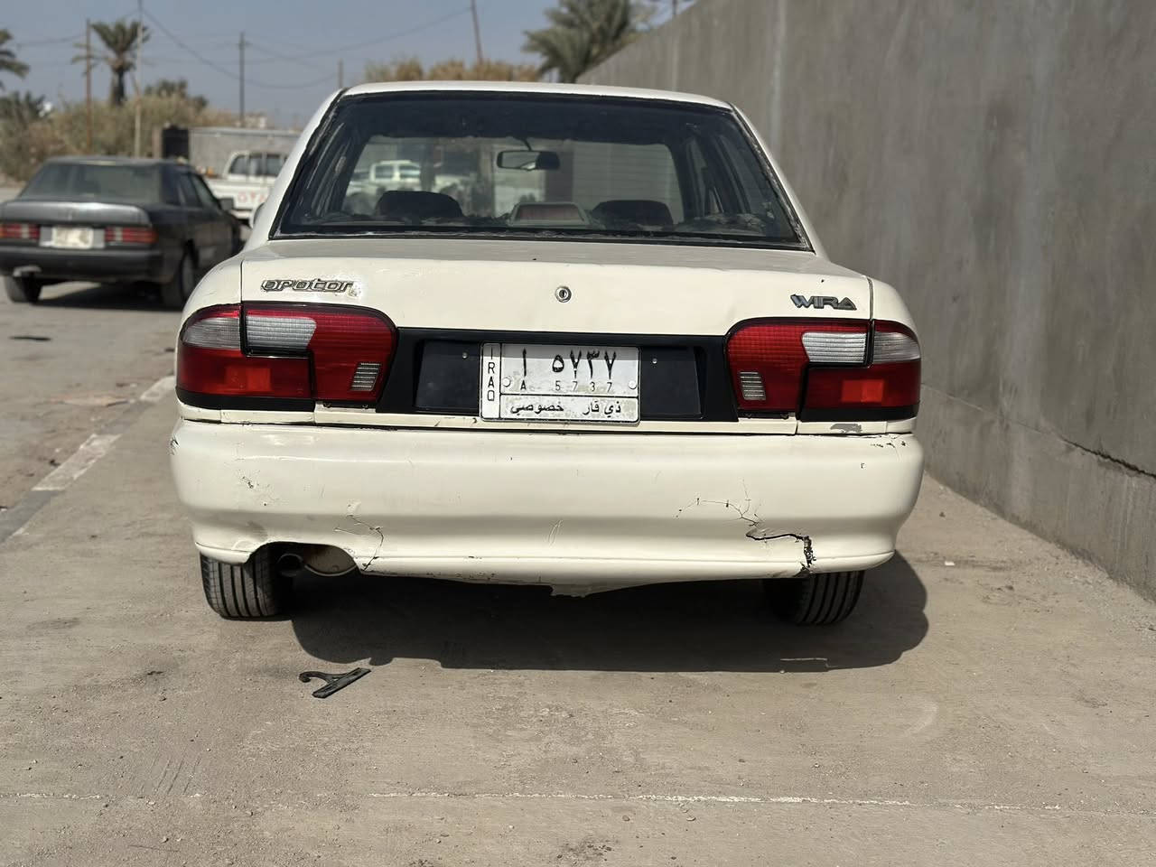 ابروتون 2004
مكفوله من الضربه السياره مصبوغه 
تخم تاير جديد مكينه كير نضيفات 
سنويتها لل٢٧ 
عنوان ناصريه الرفاعي 
سعر ٤٢ 
***********
