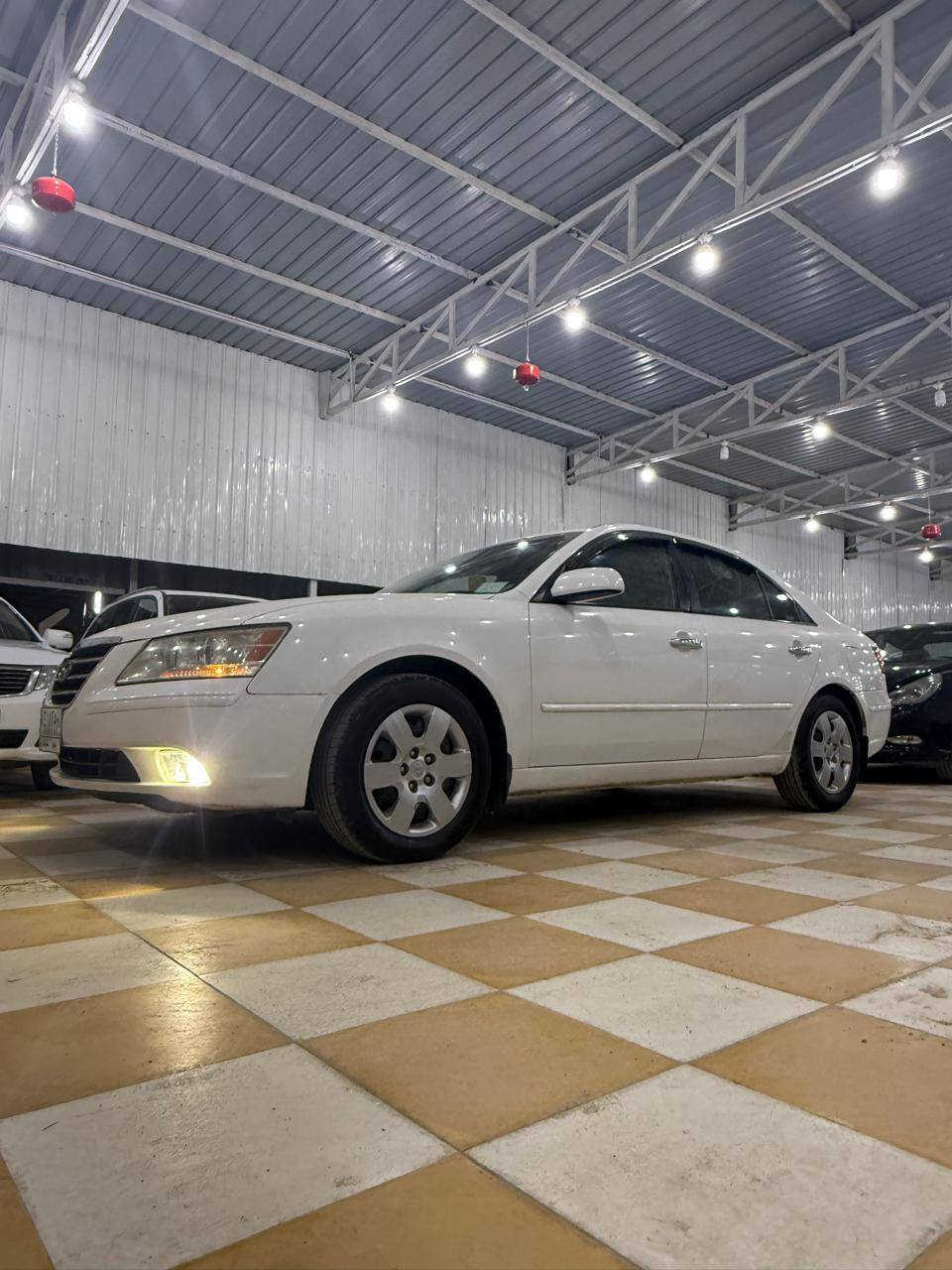 السلام عليكم 

سوناته 2009 وارد امريكي 

كلين بدون حادث فقط بيه داير الخلفي صبغ 

شرط الفحص سياره جديده ماشيه 160 اصل 

مكينه 2400 مامفتوحه شرط 

سياره جديده وجاهزه مال جناي 

العنوان بابل شوملي 

السعر 125 وبيه مجال بصيط؟ 

تفاصيل ***********
