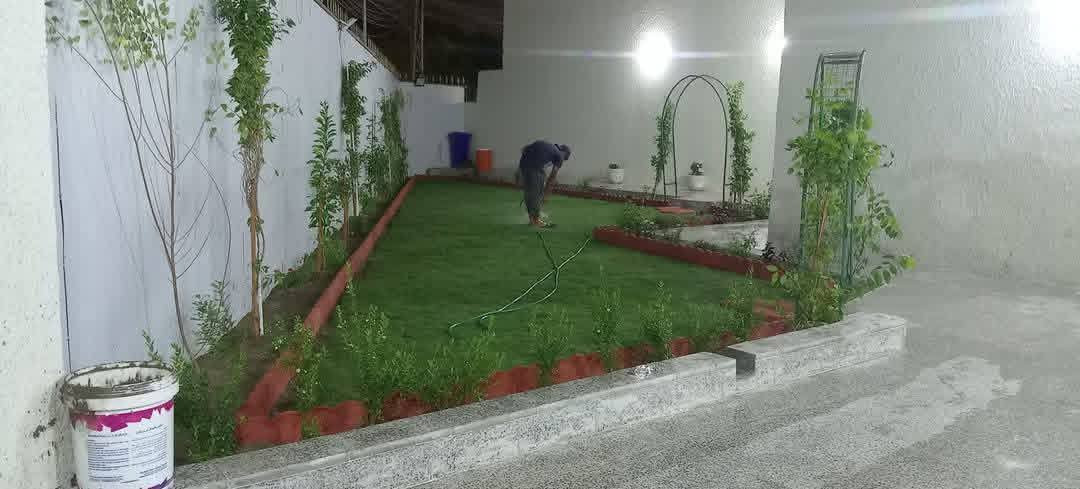 السلام عليكم أعمل فلاح حدائق اتصال أو واتساب ***********
