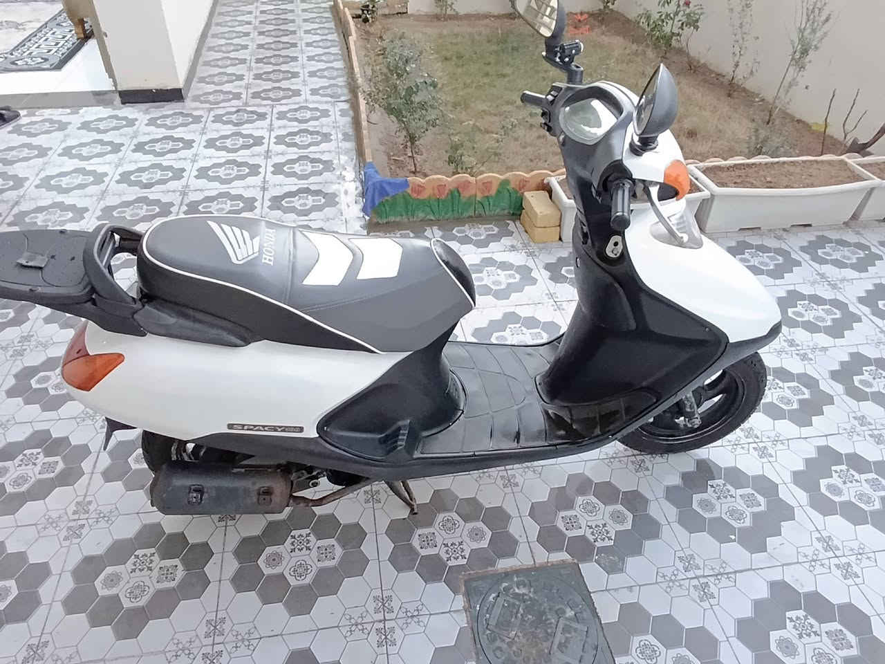 سبيسي ياباني للبيع دراجه عوزه استاند نص + واقيه مال صالنصه دراجه شغاله سلف هندر ومشيه خير من الله سعره 550 وبيه مجال ***********
