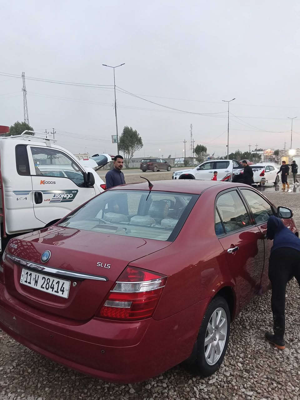 سيارة جيلي مديل 2013سياره جديدة خير من الله مكينة وكير وحدادية كفاله عامه تدفئه تبريد رقم بغداد هزه جديدة سنويه 2027 كفاله عامه رقم المبايل ***********
