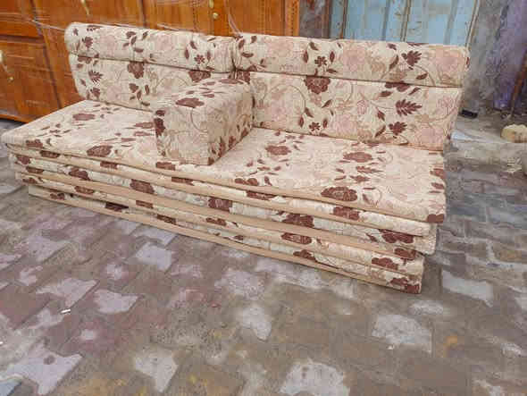 جلسه وجي واحد 14.متر 6 ب 3 ونص نضيفه 
سعر 175 الف 
العنوان الخضر شارع جياشي محلات ال حجي رشيد 😍😍 *********** يوجد خدمت توصيل
