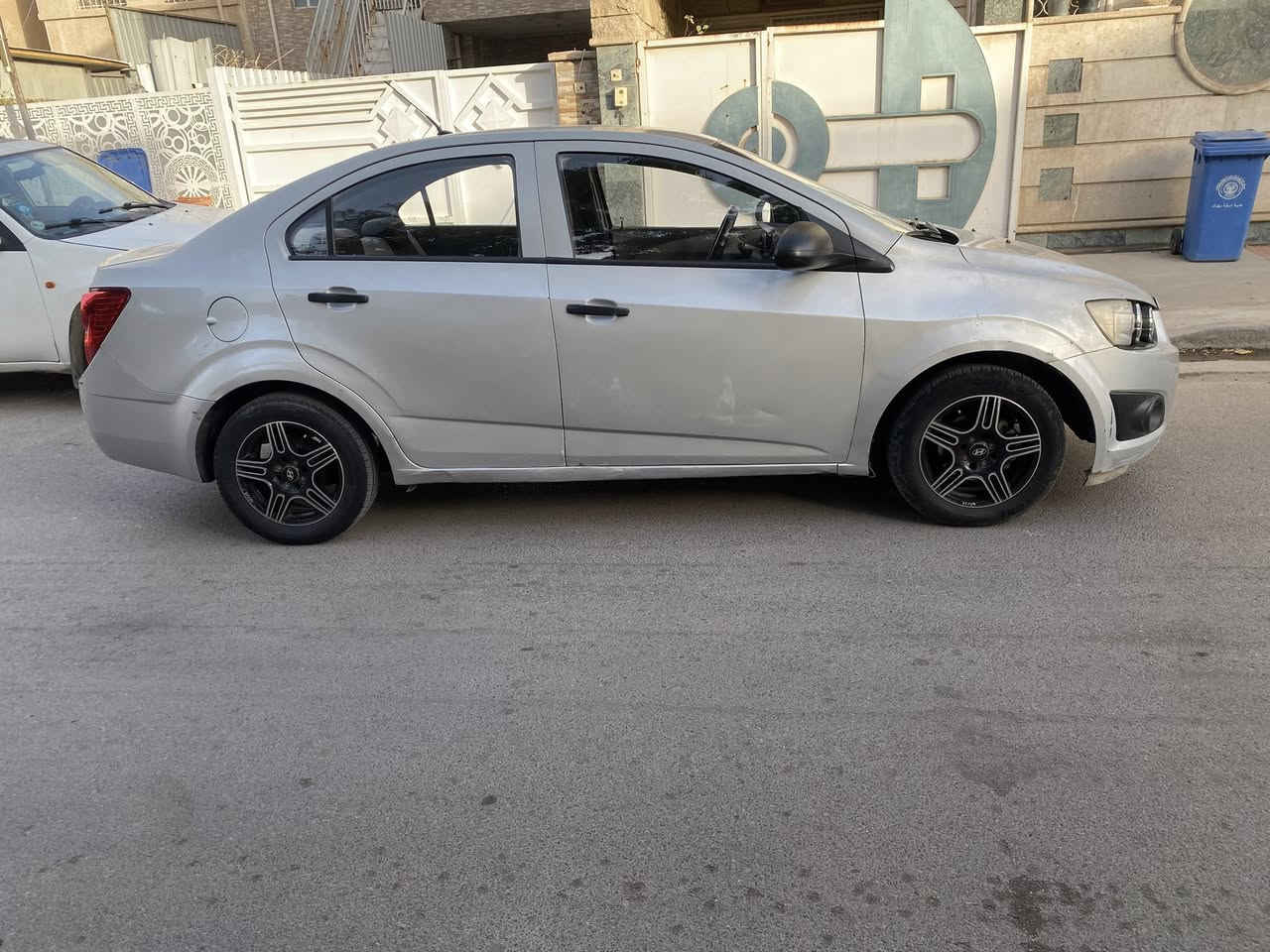 للبيع شوفرليت سونك خليجي
 موديل 2012 لون سلفر
رقم انكليزي الجديد 
سنويه وهزة جديدة وبسمي
گير اوتماتيك محرك مكفولات
حجم المحرك 1800 
السيارة سوينالها ادامه من جميع النواحي قبل الهزة باتري جديد صدر بحاله جيدة 
كهربائيات كله شغالة 
سنتر لوك اواكس تحكم ستيرن ريمونت
السيارة مصبوغه حزام 
مكان السيارة بغداد حي القادسية 
السعر 50 ورقة وبيه مجال 
للاستفسار الاتصال 
***********
