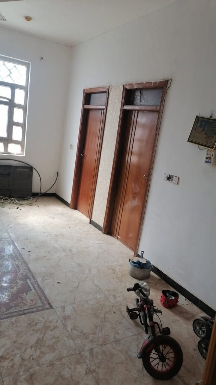 بيت للبيع المساحه 200م

الاسكان الصناعي النزله الثالثه طابقين بناء حديث موقع مميز مقابل مدرسة الحمزة وامام البيت مباشرة حديقه

يحتوي الطابق الاول على غرف نوم عدد2

مناور عدد 2

صاله كبيره

صحيات داخليه

مخزن

مطبخ حار وبارد

استقبال 

كراج

صحيات خارجيه

الطابق الثاني 

غرفه نوم عدد2

صاله كبيره

صحيات

اضافه الى ترك يمكن بناء غرفه

يصلح تحويله شقه

موقعه كلش حلو على حديقه ومقابله مدرسه

سعر 180 وبيه مجال قليل فارغ البيت 

للاستفسار الاتصال على الرقم

***********
