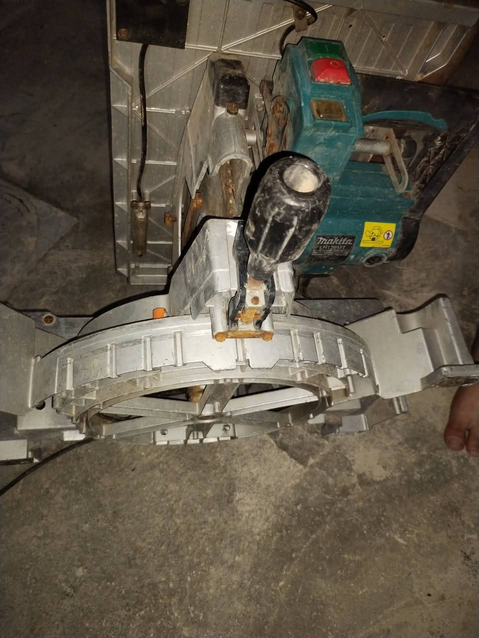 للبيع منشار مجمع (ديسك وطاولة في نفس الوقت) من البراند العالمي الغني عن التعريف Makita، موديل LH1201FL. الجهاز ياباني أصلي ومخصص للأعمال الشاقة ودقة القطع العالية.


**إذا كنت صاحب هذا الإعلان وتريد حذفه لأي سبب، رجاءا أرسل رسالة إلى الدعم الفني**