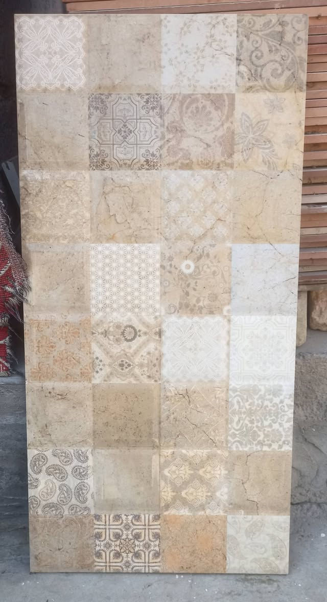 سيراميك مشكل
سيراميك مطبخ عدد 80
سيراميك حمام عدد 20
كاشي عدد 10
مكاني حي شهداء الموظفين 
***********
