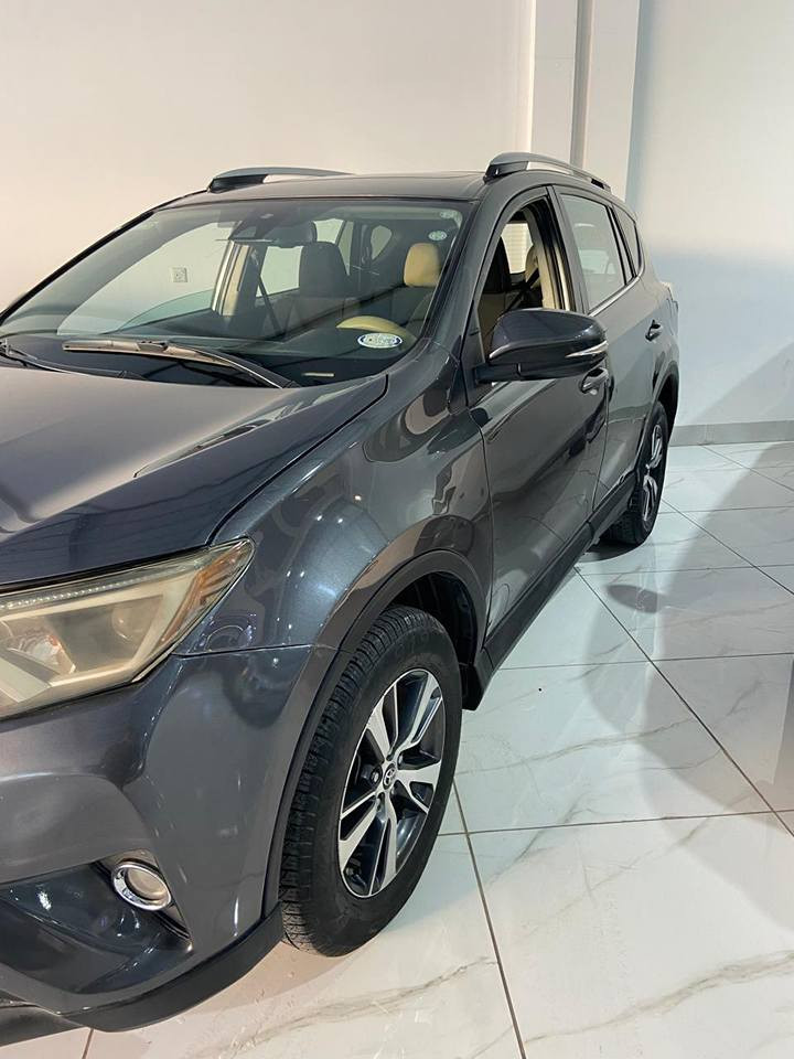 توێتا RAV4
‎مۆدێل 2018 فول مواسەفات سوکان تەحەکوم شاشە تەحدید سورعە جام کارەبا سلاید گێر و مەکینە بەشەرت  2پارچەی بۆیاغە بێ ناو گرتن چەملغ و بۆنیت   ئێرباگ سیستەم  بۆ زانیاریی زیاتر*********** أربيل, العراق
