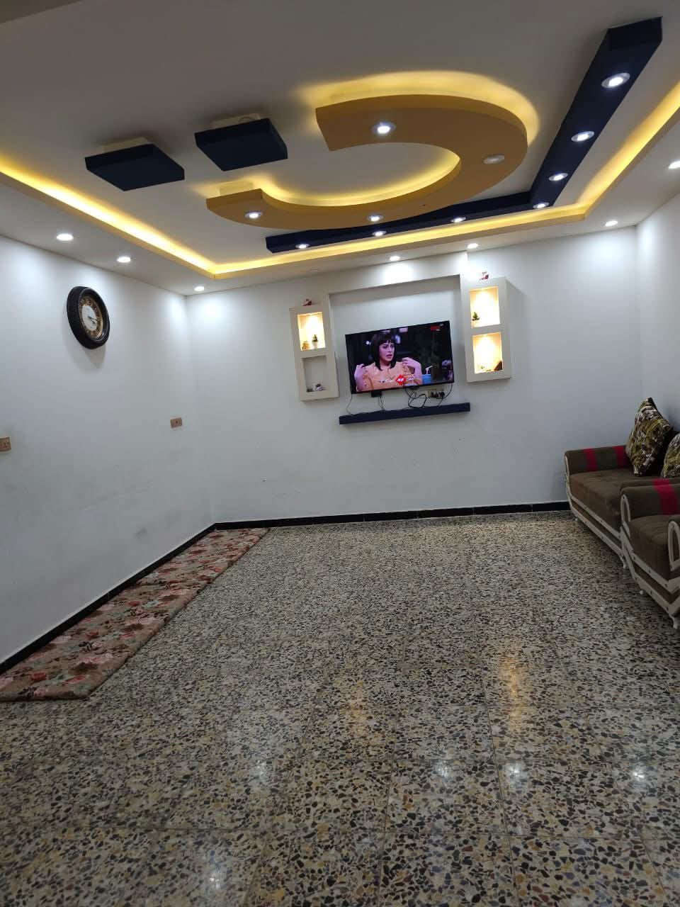 بيت مع قطعه 200متر
المساحه الكليه 414
الطابق الارضي 
استقبال 7في 4
مطبخ 4في 5ونص 
حولي 5في 8
غرفتين نوم 5في 4
مع مجمع صحيات كامل 
مناور عدد 2

الطابق الثاني 
اربعه غرف نوم وحده منهن 7في 4
الباقيات 5في 4
مجمع صحيات نفس الطابق الارضي وحولي نفس المساحه عدا فره درج 
مع بيتونه
سنه البناء 2021
سند25

للأستفسار الاتصال على الارقام
***********
***********

العنوان/الراشديه/قرب جامع عبد الكريم ابو غازي
