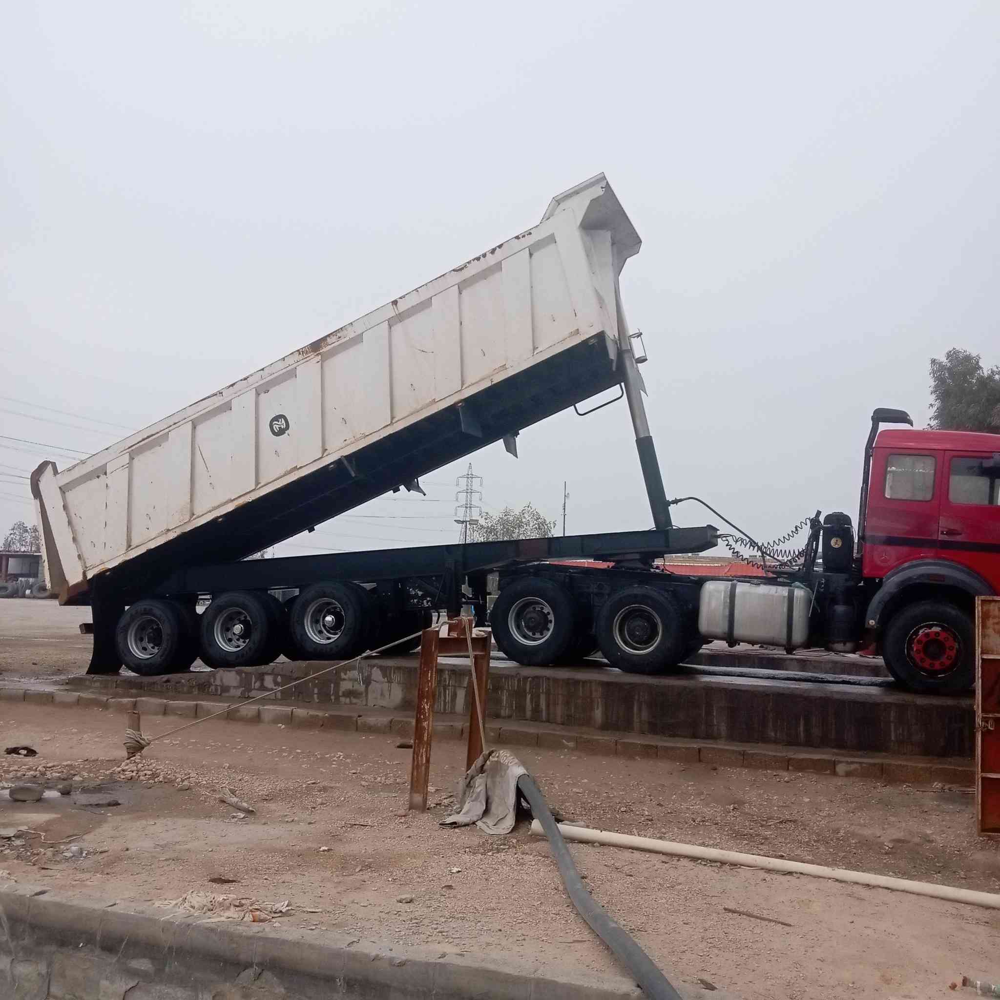 سلام عليكم سياره للبيع راس وعربانه مديل 91 قماره ٨٨. محرك ٤٤ ستوني مجفت بعده على سحك كير برميل ١٦٠سنكل خلفي مزوج قلاب قاطره ونصف مقطوره تخم تاير حمله خير من الله مسح حصو ورمل تك ومطول***********/العنوان كربلاء
