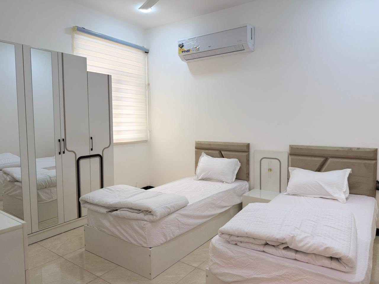 شقق مفروشة للأيجار بموقع مميز في الكرادة
***********
