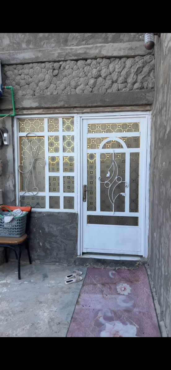 السلام عليكم عقار +عرصه مقابيله البيت للبيع
العنوان شارع المطار الجديد شارع مثلجات سنبله مجاور اسواق فدك 
الدار للبيع مساحه 300 متر)

+عرصه مقابيل البيت مساحه 200 متر 

ملاحضه البيت ينباع وحده العرصه متنباع وحدها او العرصه والدار سوه ينباعن 

البيت طابقين يحتوي على 5غرف 
4غرف مساحتهن 4ونص4x
والغرفه الخامسه 6x4 +حمام داخل الغرفه 
ساحه خلف البيت 50متر 
إبي ماي واصل الباب البيت 
كهرباء اسلاك محوله واصله للباب 
بناء جيري السقف عكاده الطابق الثاني عكاده فرمستون 
الدار مرقمه مشموله بطابو 
سعر الدار 65
سعر العرصه 20 
قابل للمفاوضه 
واتساب ***********
