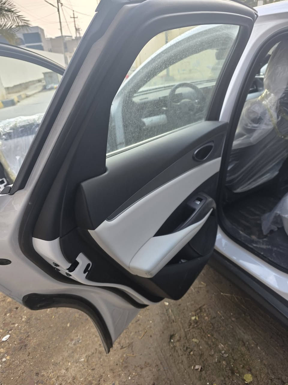 BYD سيل 6 فووول السياره خير من الله مكفول
بطاريه ام ١٢٠ كيلو 
بنراما
4كامرات
وياها شاحنات عدد ٢ الكبيره شحن سريع و الصغيره ارضيات شركه 
معروفه موصفات
سبب بيع محتاج كيه حمل اذ مراوس بس كون كير اوتماتيك
رقم كاتي بعد ٣٠ وتترقم  شمالي  اربيل سعر رقم ١٠ ورقه
***********
سعر سياره ١٥٥ ورقه
