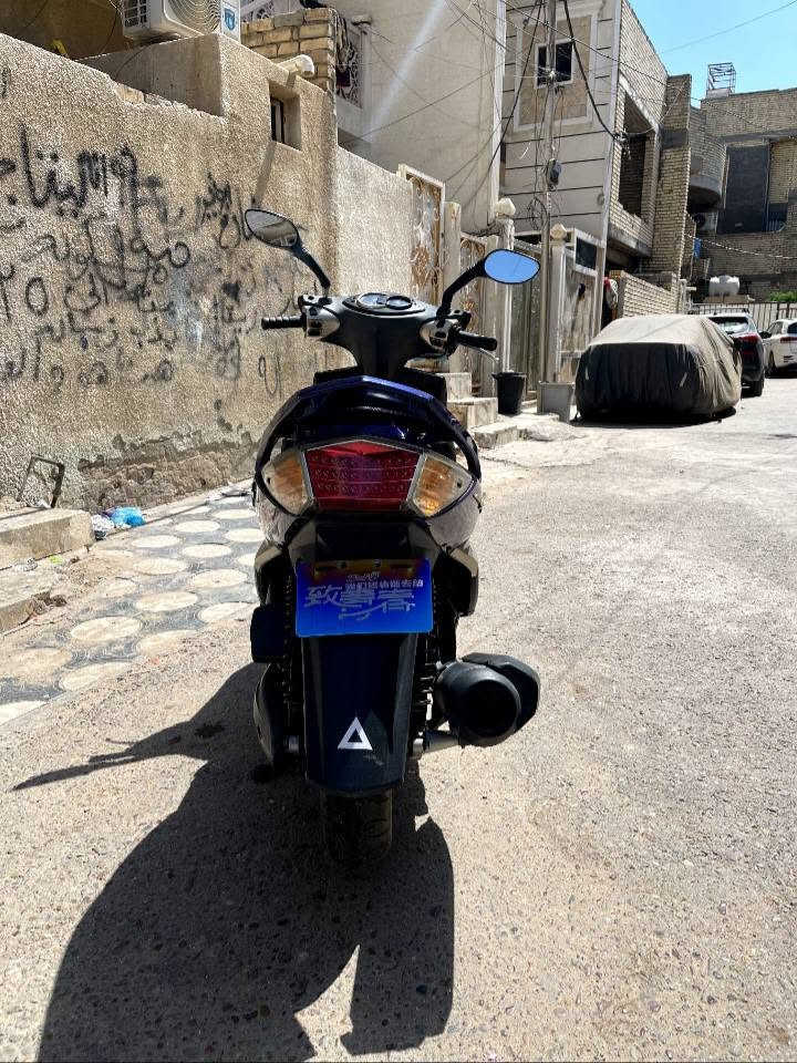 السلام عليكم للبيع دراجه سكنس فحل نوزل خطين مال رمبه دراجه جديده بلكارتون برغي مامفتوح بيها اوراق كامله محرك مكفول مكاني بغداد الكرخ السعر مليون و 150   للاتصال ***********
