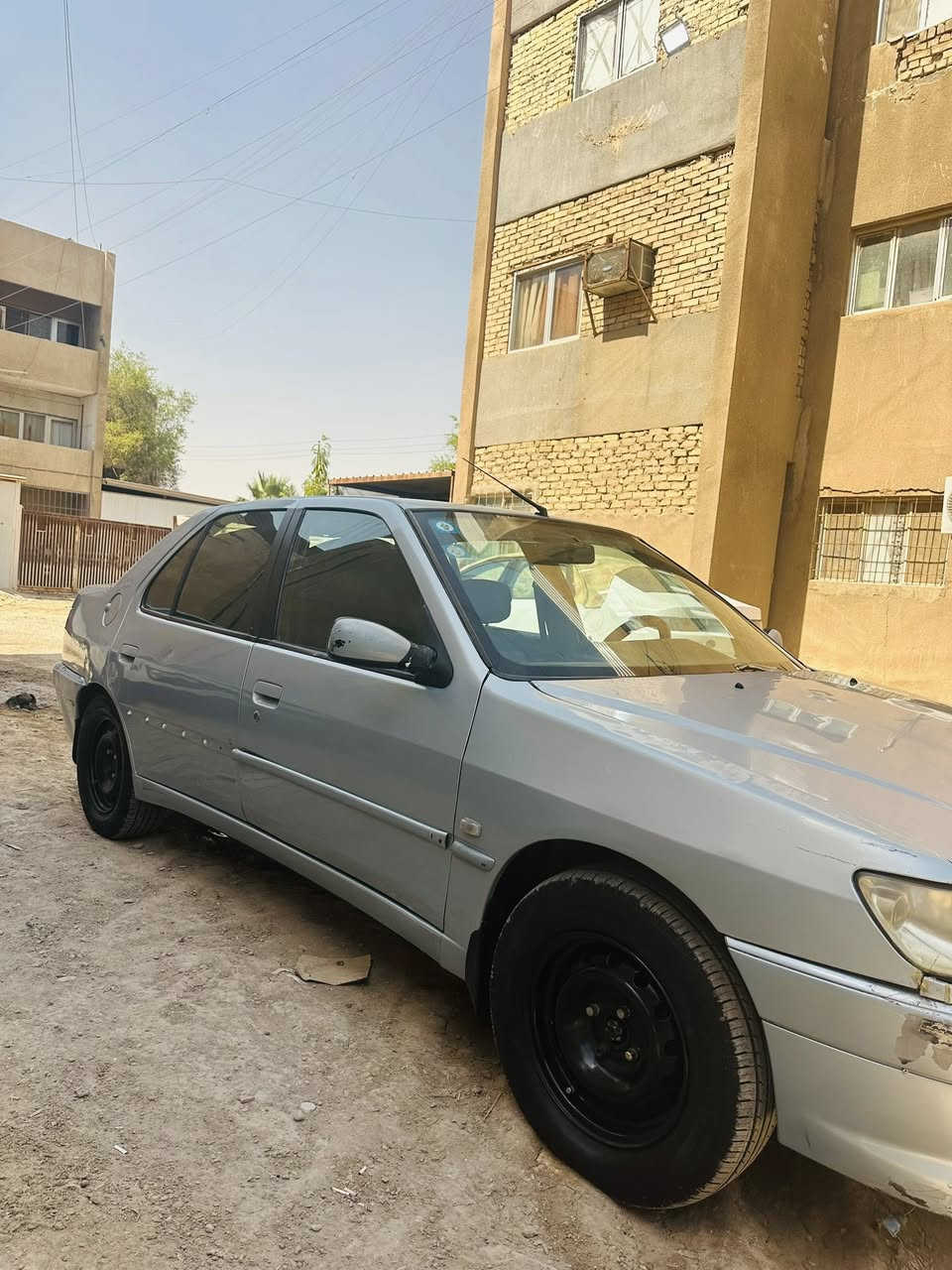 سلام عليكم بيجو فرنسي 2002 للبيع او مراوس سعرها46 وبيها مجال بسيط 
مكينه كير تبريد طخم تاير كله جديد منظومه تبريد جديده صدر خلفي امامي جديد كهربائيات كلها شغاله سياره بلاديه لاضربه والا صبغ سياره جاهزه رقم انگليزي بأسمي دوشمه ارضيه وابواب جديد السعر46 وبيها مجال للشراي مكاني بغداد للاتصال ***********
