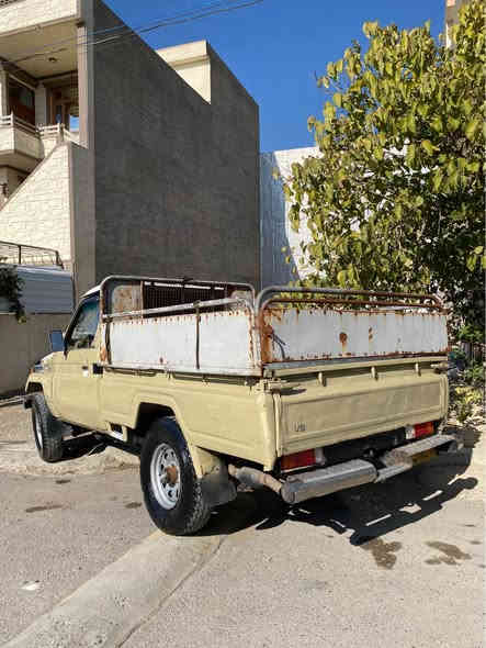 مێکزەمینی مۆدێل ١٩٨٩ ماکینە و گێڕی کراوە بە 4.500شان باریک ماشاءلله لە قوەت و هەستانی کلاج و عەینە و دەبۆی کلاج و بانص و طاس و چکنێتی  تازە گۆڕاوە ئاڕمێکی هەولێری لەگەڵە بەشەرتی ماڵی مەدەنی و دزیاری نەبێ و پارەی کەسی تیا نەبێت  گێڕ و مەکینە و ئەکسل و دەبڵ ئەکسل هەموی بەشەرت نیو چەمچە و ناو بۆدی جوانی بۆ بەستراوە شانصی و سەقف و شانی بە شەرت سەیارەی ژێر خۆمە
سعری ٤٥ گەڵا و معامەلەیەکی برایانە
0771 337 2223
0774 814 9145 السليمانية
