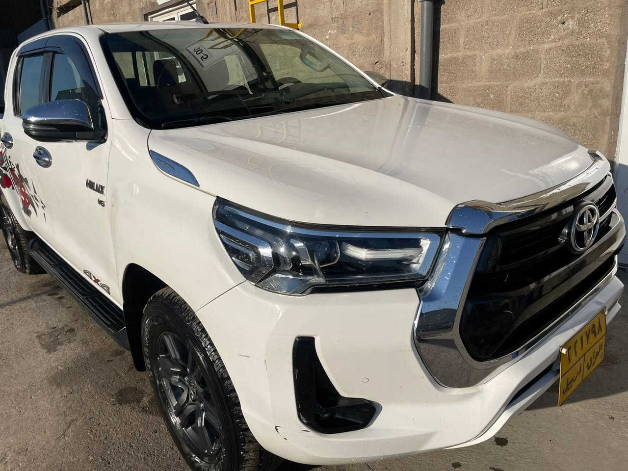 السلام عليكم 
للبيع هايلكس موديل 2022 
ماشية 111 الف بصمة  v6
للاستفسار اكثر ***********
