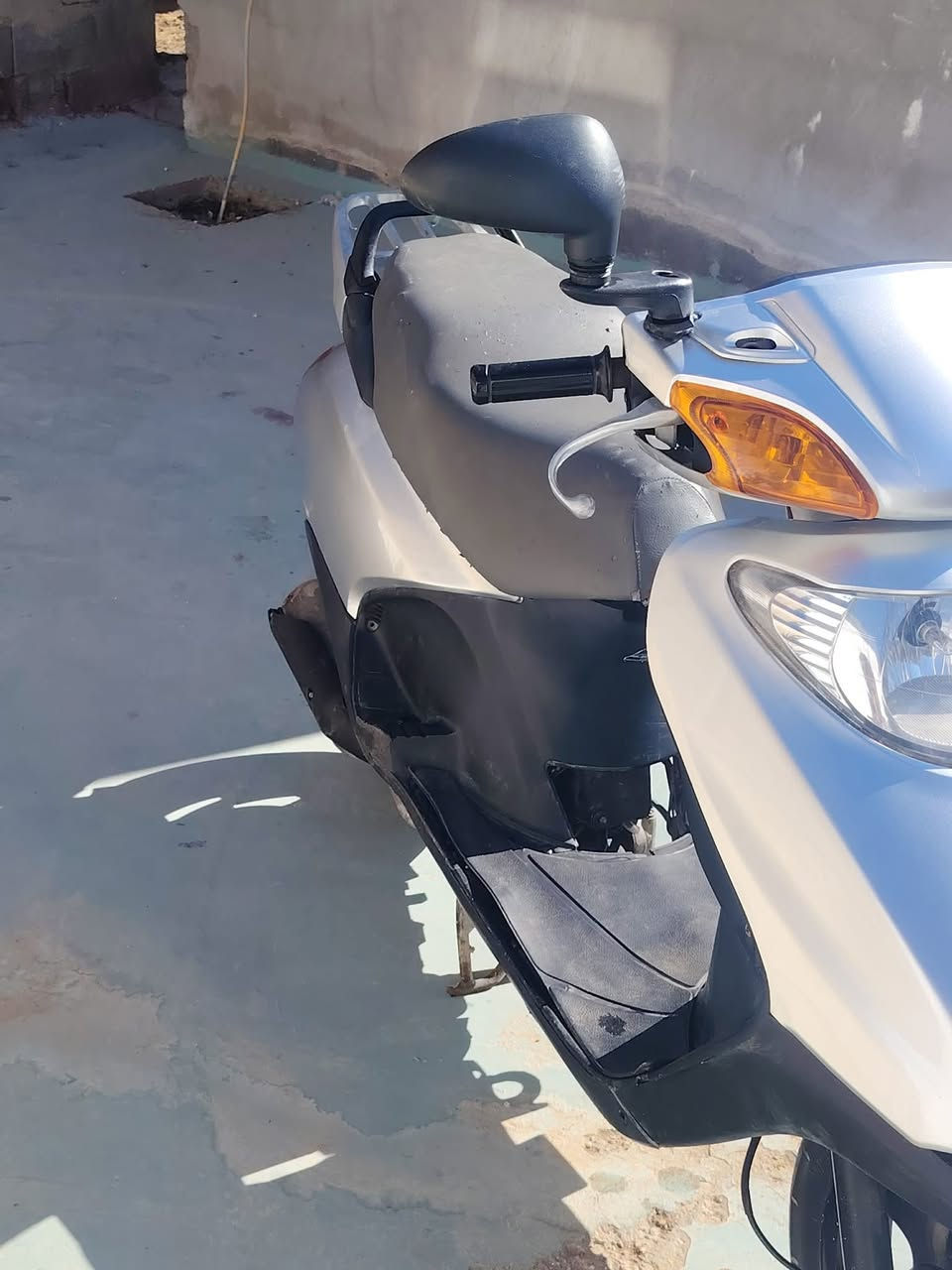 اخوان عندي دراجه سبيسي عدد اثنين مجفتات يشتغلن بس نقصهن اشياء بسيطه ياباني كفرات واحد اصلي والثاني تجاري كلش نضيف السعر 600 مكاني بابل الاسكندريه رقم الهاتف ***********
