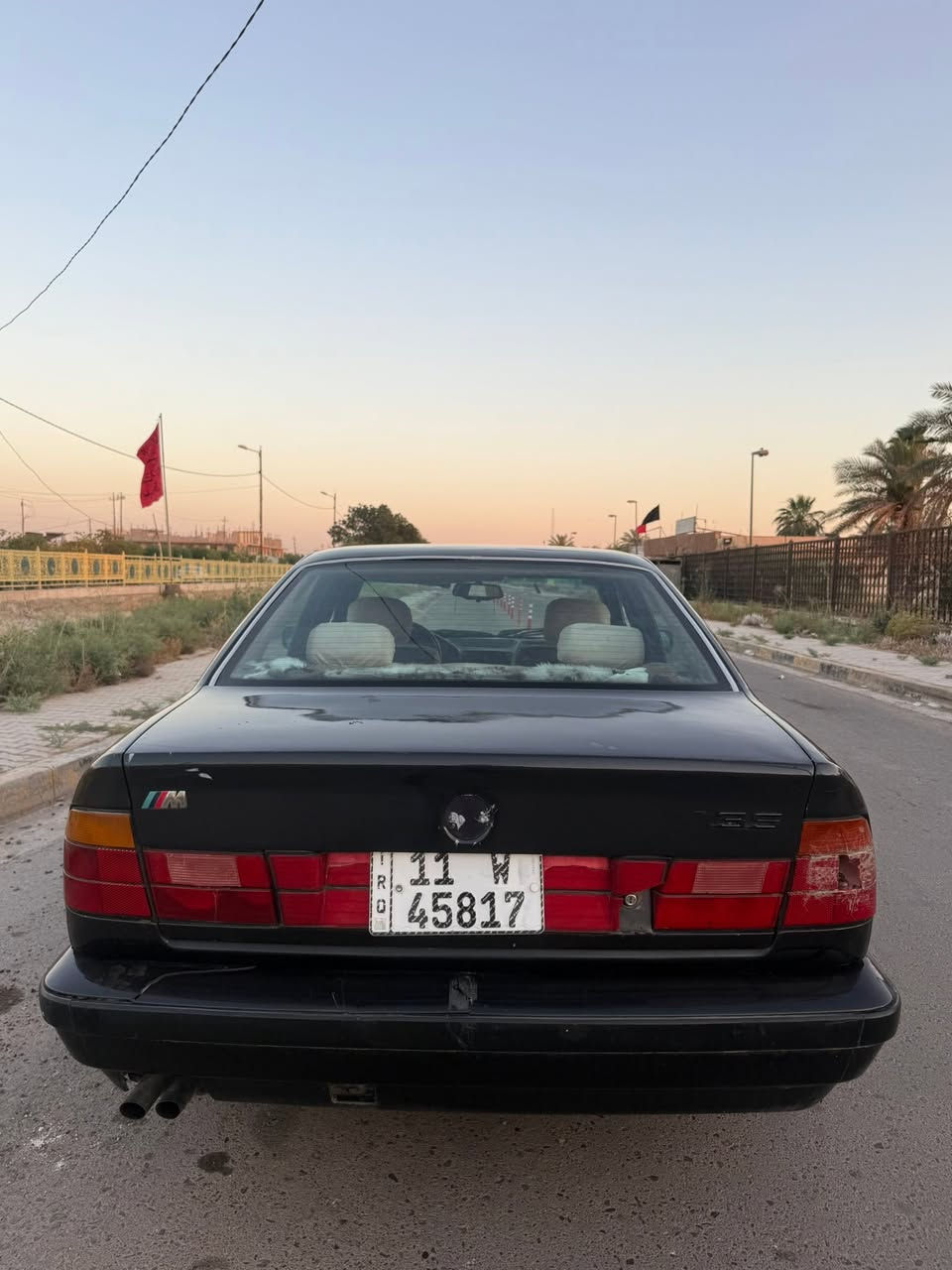 السلام عليكم بي ام مديل 90حجم 535مفتوح محرك وكير وكفولات سياره تخم تاير جديد صدر جديد السعر 35مكاني بغداد المحموديه ***********
