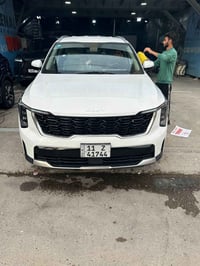 كيا سورنتو( 2025 )  ماشية ( 35 )الف كم فقط  رقم بغداد الجديد  مكينة ست...