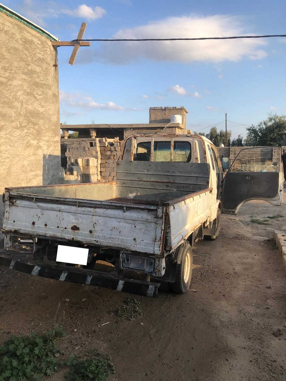 سلام عليكم كيا بنجو للبيع
موديل ٩٤ منفيس انبار ،
السيارة شغاله،السنوية ضايعة،وتستلم كاز
المحرك زين
الكير بس الثالث مايجي
والاكسل بي ونه
السيارة كدامكم
ابيع كوم حديد
اتعهد بسرقة وعشائر 
السعر ٢٠ وبي مجال شي بسيط
اتصال و واتساب ***********
