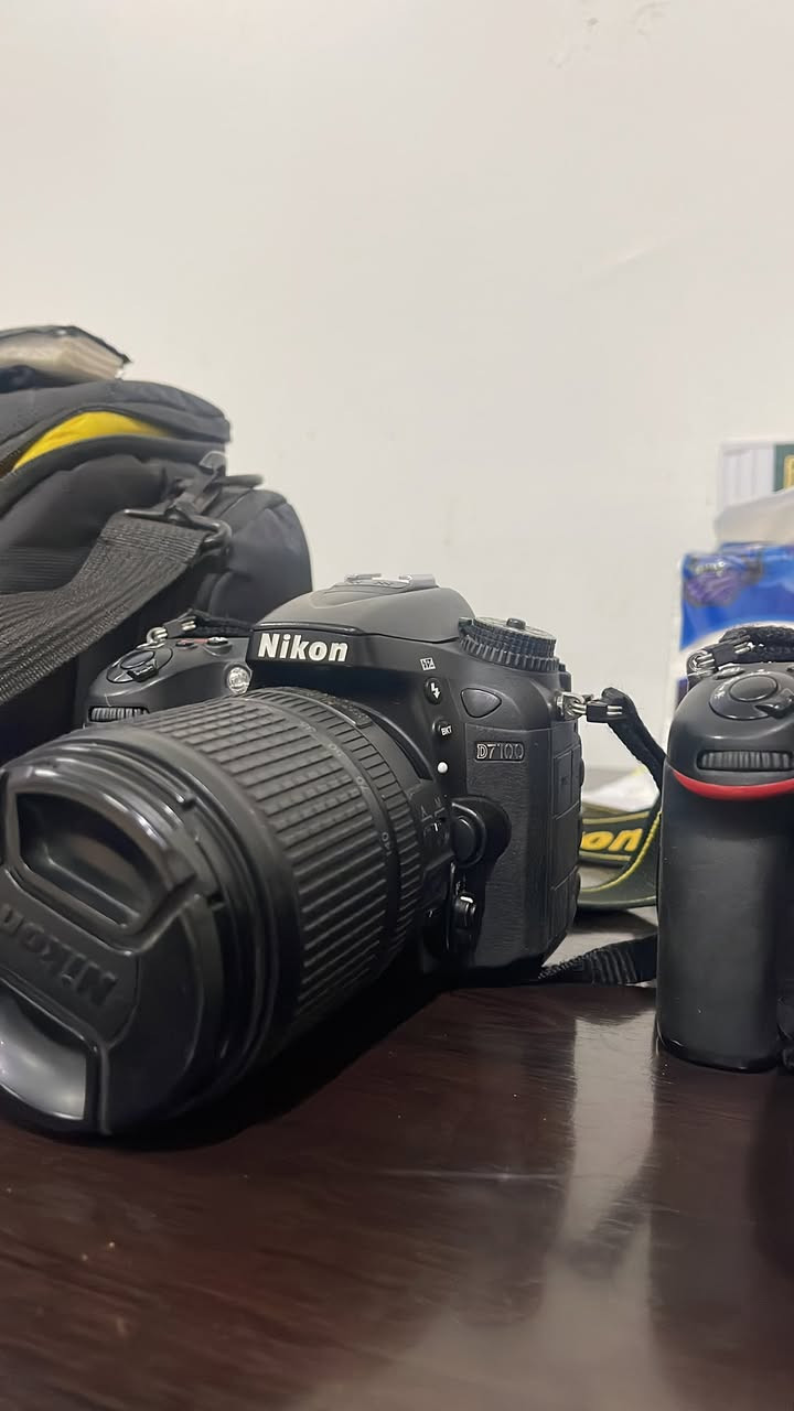 كاميرا نيكون  D7100
خاوێنی / نظافة 100‎%‎ 

مع كامل الملحقات 

- عدسة بلاديه الاصليه 18-140
- شاحنه وبطارية 
- حقيبة نيكون 
- رام الاصلي 16G
- حزام نيكون

السعر وحدە 400$ 
الثنین  بـ 700$ 
 للاستفسار متوفر واتساب او الاتصال على الرقم

***********
واتس اب
