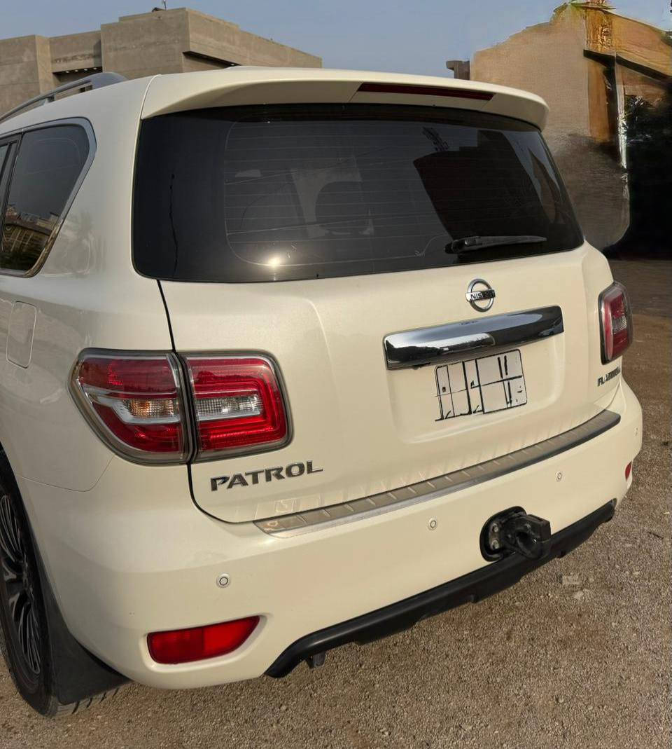 نيسان باترول2016 بلاتنيوم   
محرك se  ٨سلندر المكينه المرغوبة 
بصمه 
فتحه سقف
تشغيل بصمه
تحكم استرين
شاشات خلفيه 
كشنات تبريد تادفا
4كامرات + رادار
استرين كهرباء
كشنات كهرباء
صبغ مابيه 
لايت زنون
جنطه كهرباء
شًغال  فول فول 

السياره عليه ادامه كاملهً كًفاله كير ومكينه (بيها فقط بالباب الخلفي بارد نتيجه رجوع سيارة عليه أثناء ركنها عدا ذلك مكفولة )
جديد ماشي 90 حًقيقي 
سًنويه رًقم جديد ب أسمي 

رقم صاحب سيارة 
***********
