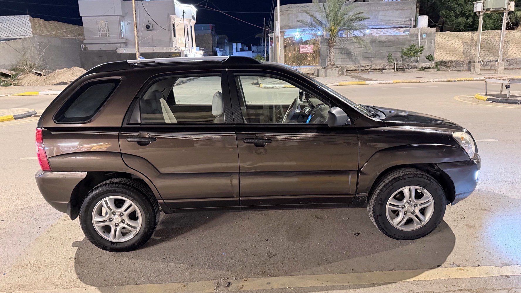 سبورتج 2008 خليجي 

اللون : جوزي 

الرقم : واسط 

بيها جاملغ الايمن صبغ( بدون ضربة بدون دواخل ) 

گير و محرك شرط فول نضافة و بدون فتح و  بدون رواجز 

عليها ادامة كاملة  
تخم تايرات جديد 
تخم نوزلات 
تخم بلكات 
تخم مجاول 
فيت بم 
بطيخة صالنصة
حساس صالنصة 
لايت ليد نهاري عالي ناصي الاصلي 
***********
السعر : 108$