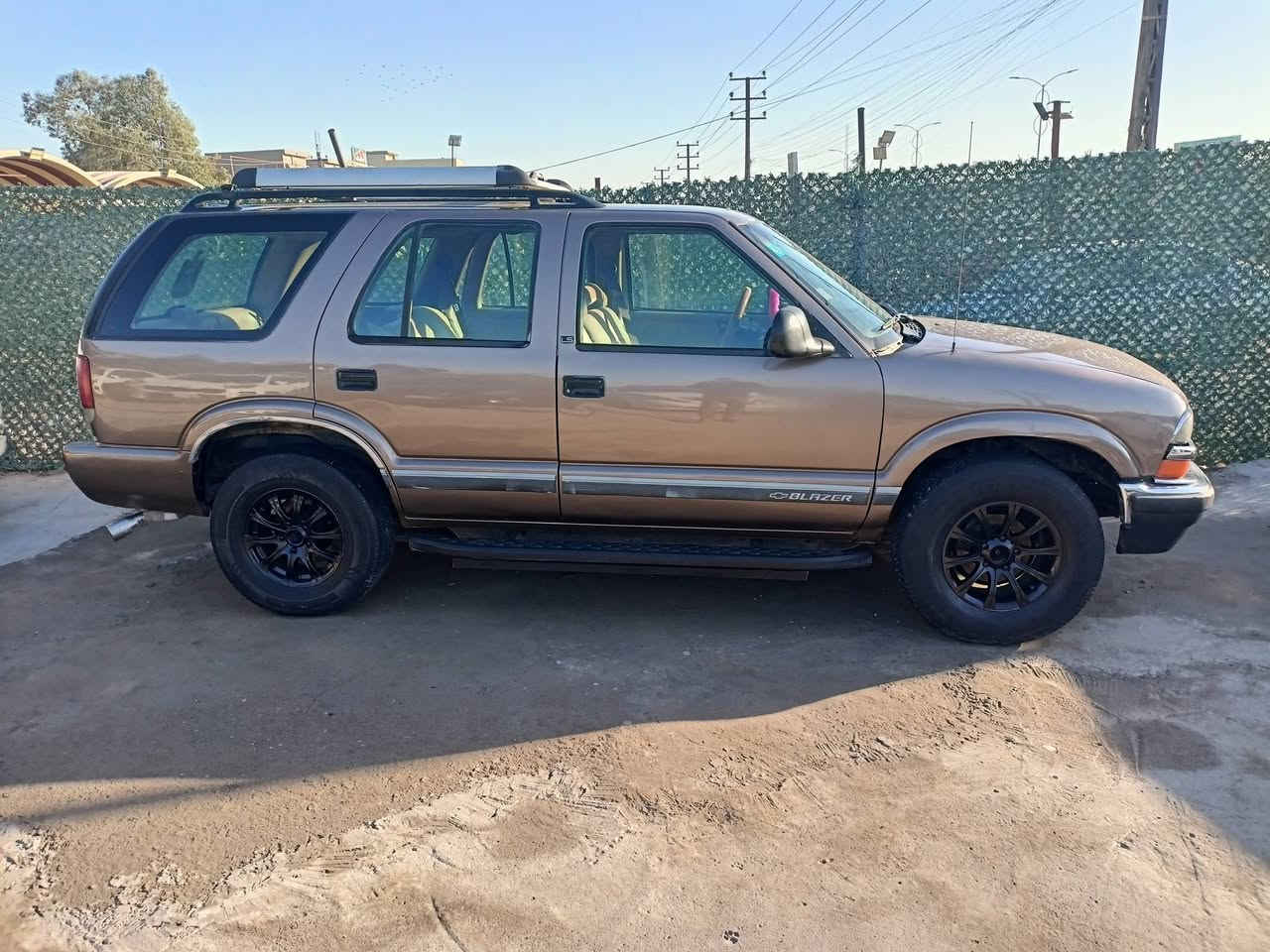 سلام عليكم بلايزر البيع مديل 99 ساره خير من الله مكينه وكير  وتخم تايره وتبريد مكاني بغداد الزعفرانية سعر 65 وبيها مجال ***********
