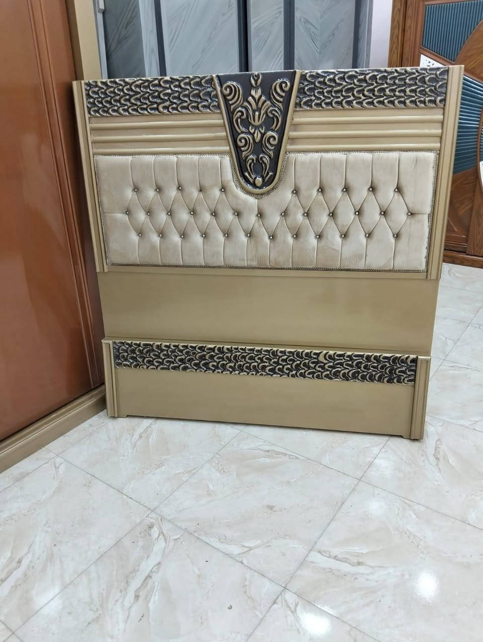 غرفه نوم زيرو مستوى عالي خشب كونتر بالكامل فيزان دولاب جرار 3 ضلفه عجل سوسته فوق وتحت ايطالي عرض الدولاب 2 م 60 في ارتفاع 2 م 30 والعمق 60 عرض السرير متر و50 في طول 195 زائد تسريحه واثنين كومون بسعر روعه جدا بسعر بسيط وعلى قد الايد الله يبارك لصاحب النصيب للتواصل01220201713


**إذا كنت صاحب هذا الإعلان وتريد حذفه لأي سبب، رجاءا أرسل رسالة إلى الدعم الفني**