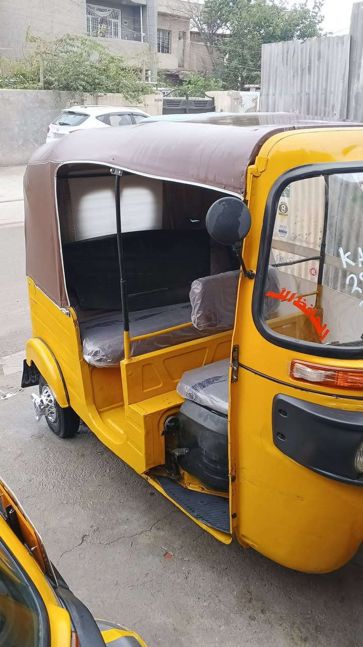 ا لسلام عليكم للبيع باجاج موديل 2019 بيها رشات صبغ  مع الدوس معمره وجاهزه رقم وسنويه مكاني بغداد شرطه الخامسه السعر 6و100 
***********
