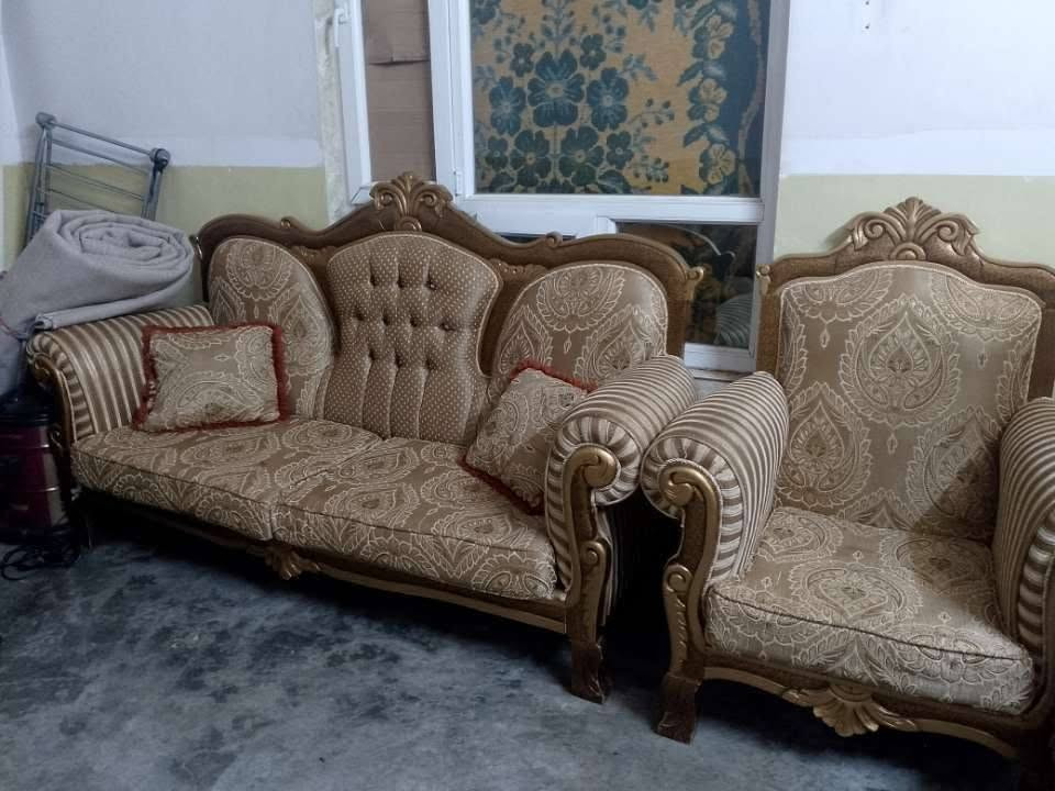 ئەم تاقمە قەنەفە بۆفرۆشت
پاک وبێ عەیبن
سعری 175هەزار
شوێن نزیک سمود ،،،

ژ.م ***********
